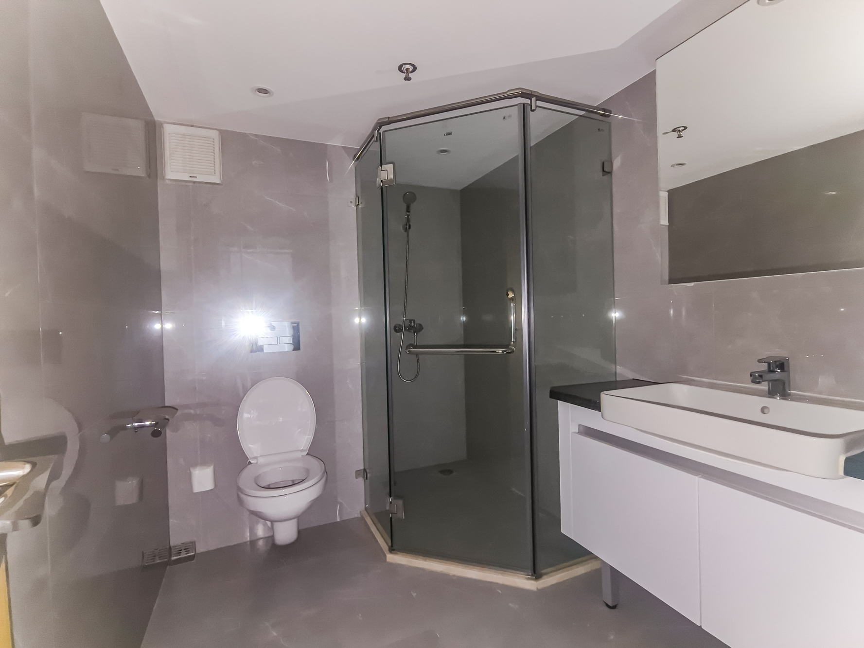 运达锦绣广场  3室1厅1卫    120.0万 运达锦绣广场  3室1厅1卫    120.0万卫生间