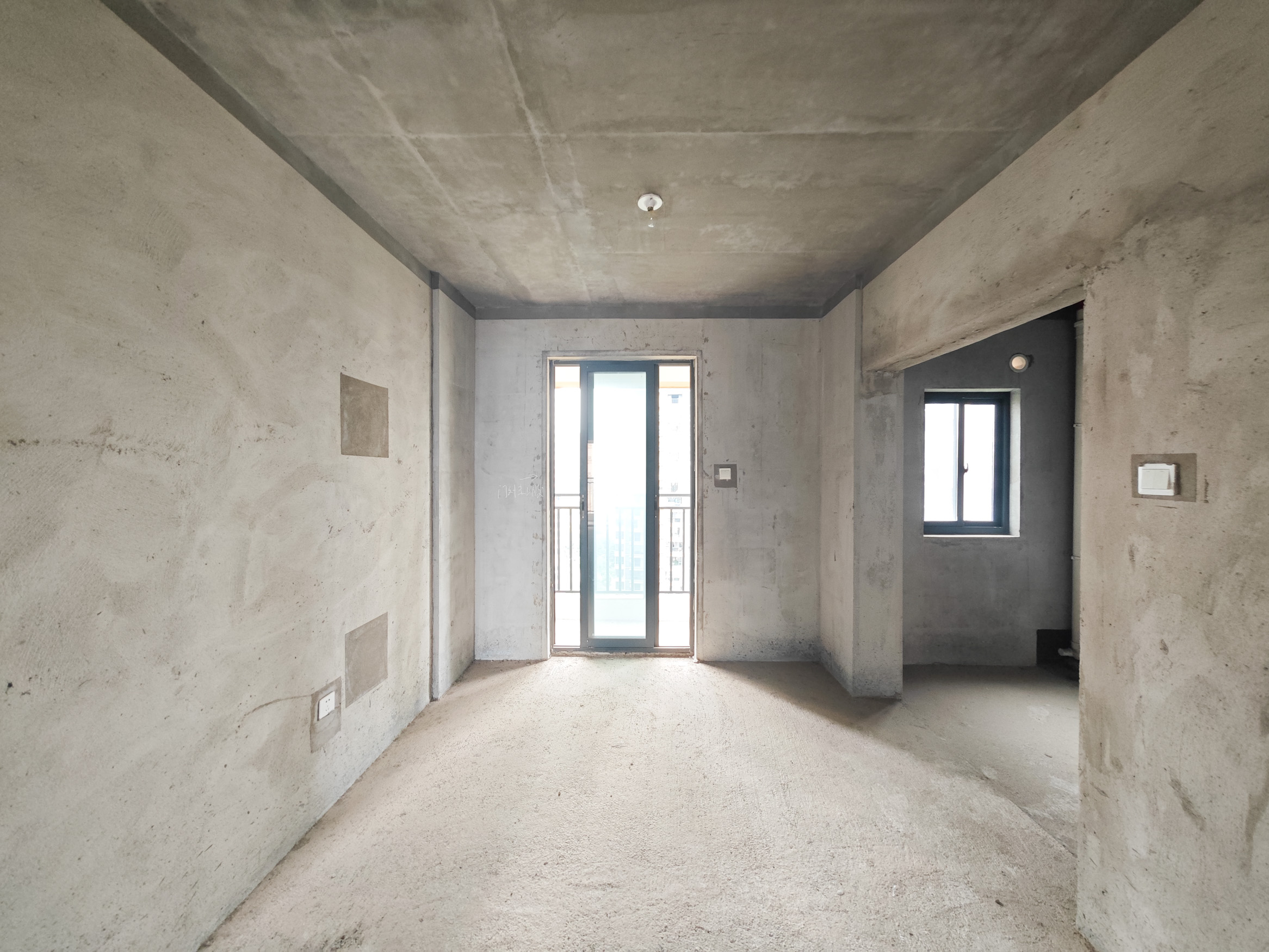 中建嘉和城  4室2厅2卫   125.00万客厅