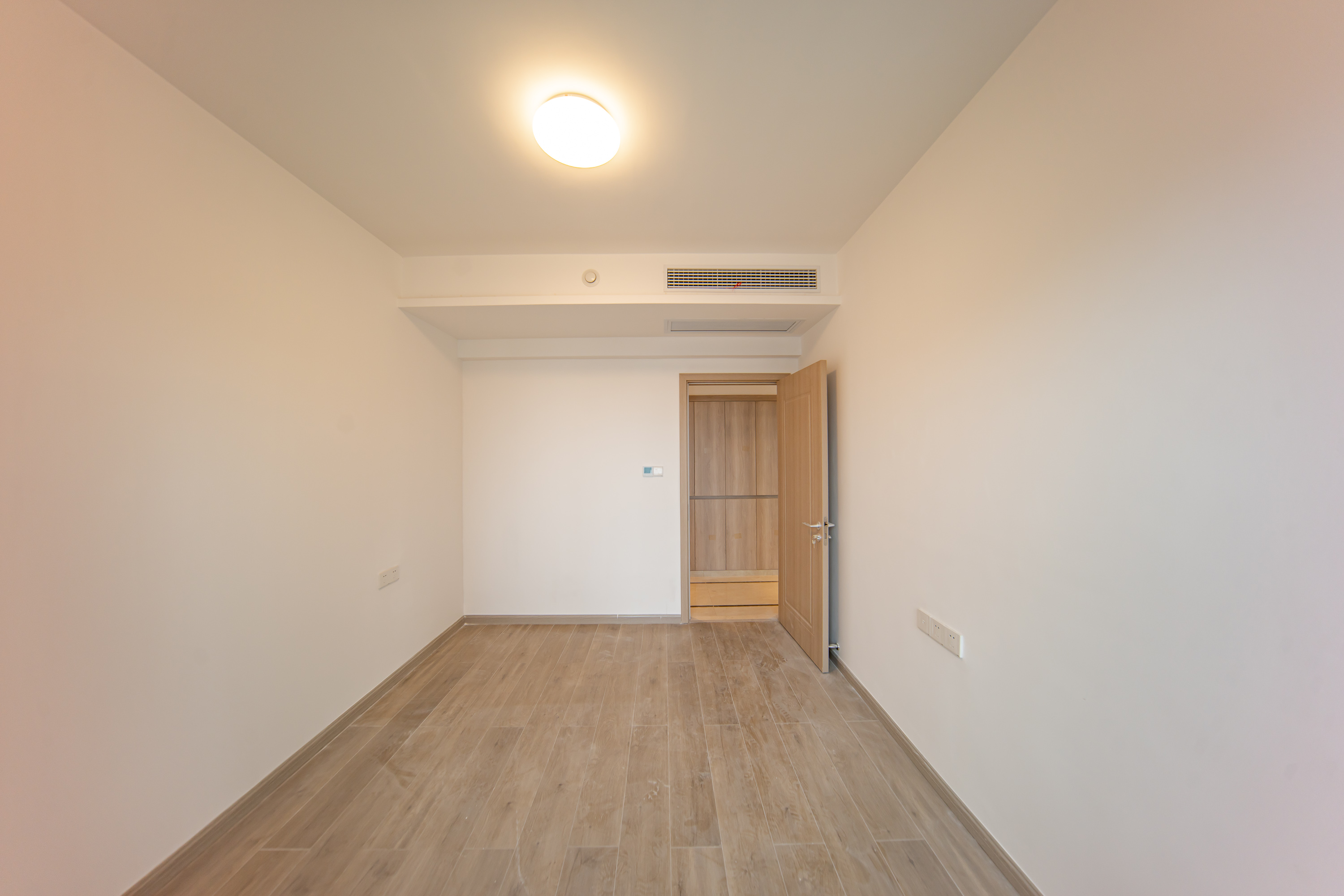 建投象山国际  4室2厅2卫   186.00万卧室