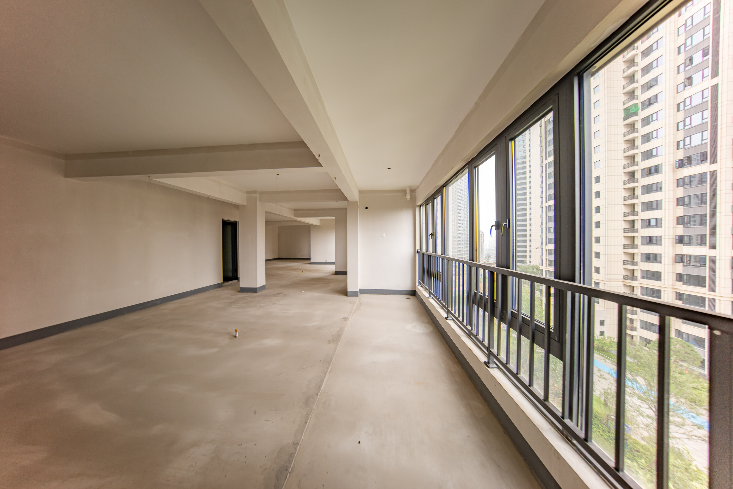 建投象山国际  5室2厅3卫   252.80万阳台