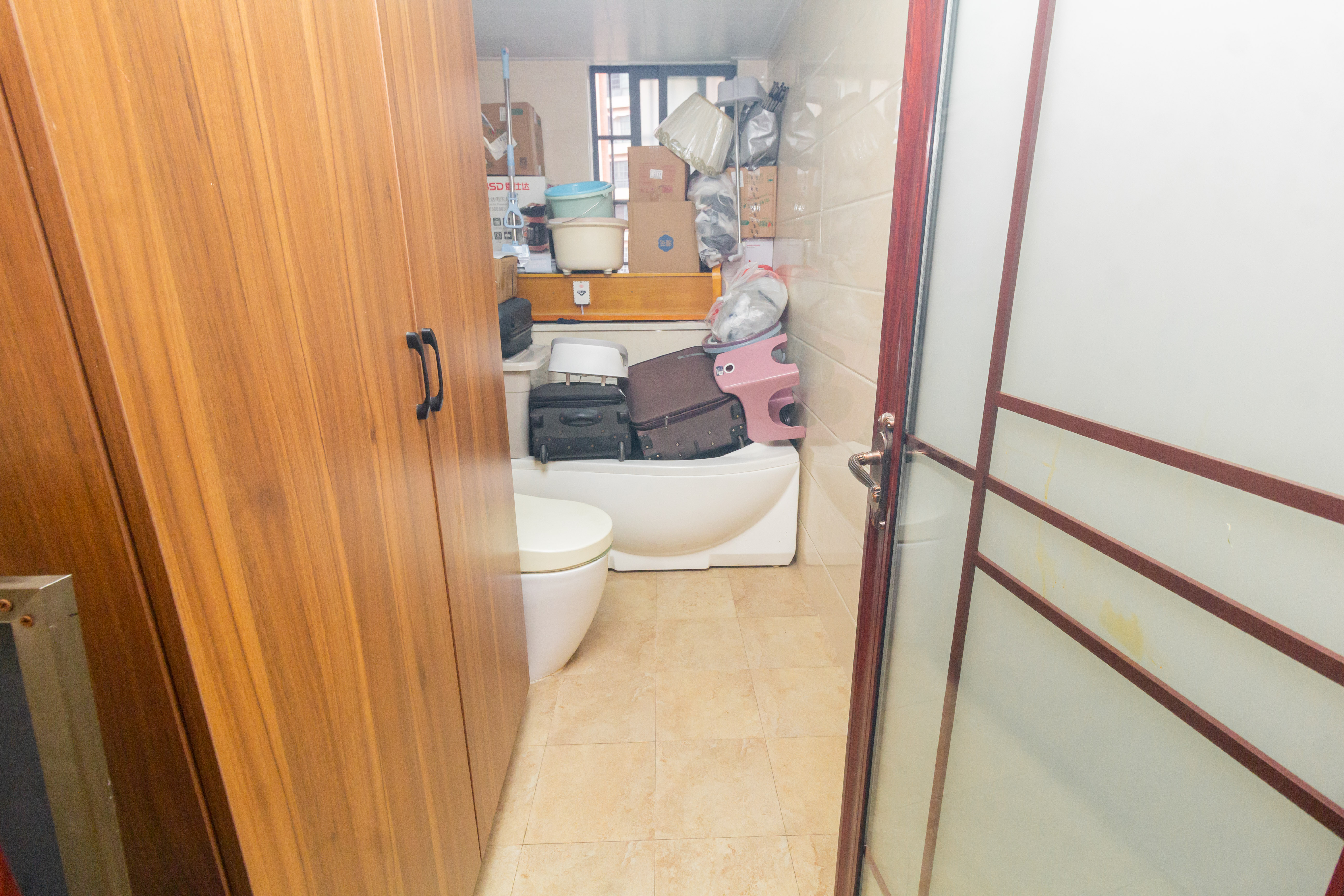 海德公园 4室2厅2卫 81.0万 海德公园 4室2厅2卫 81.0万卫生间