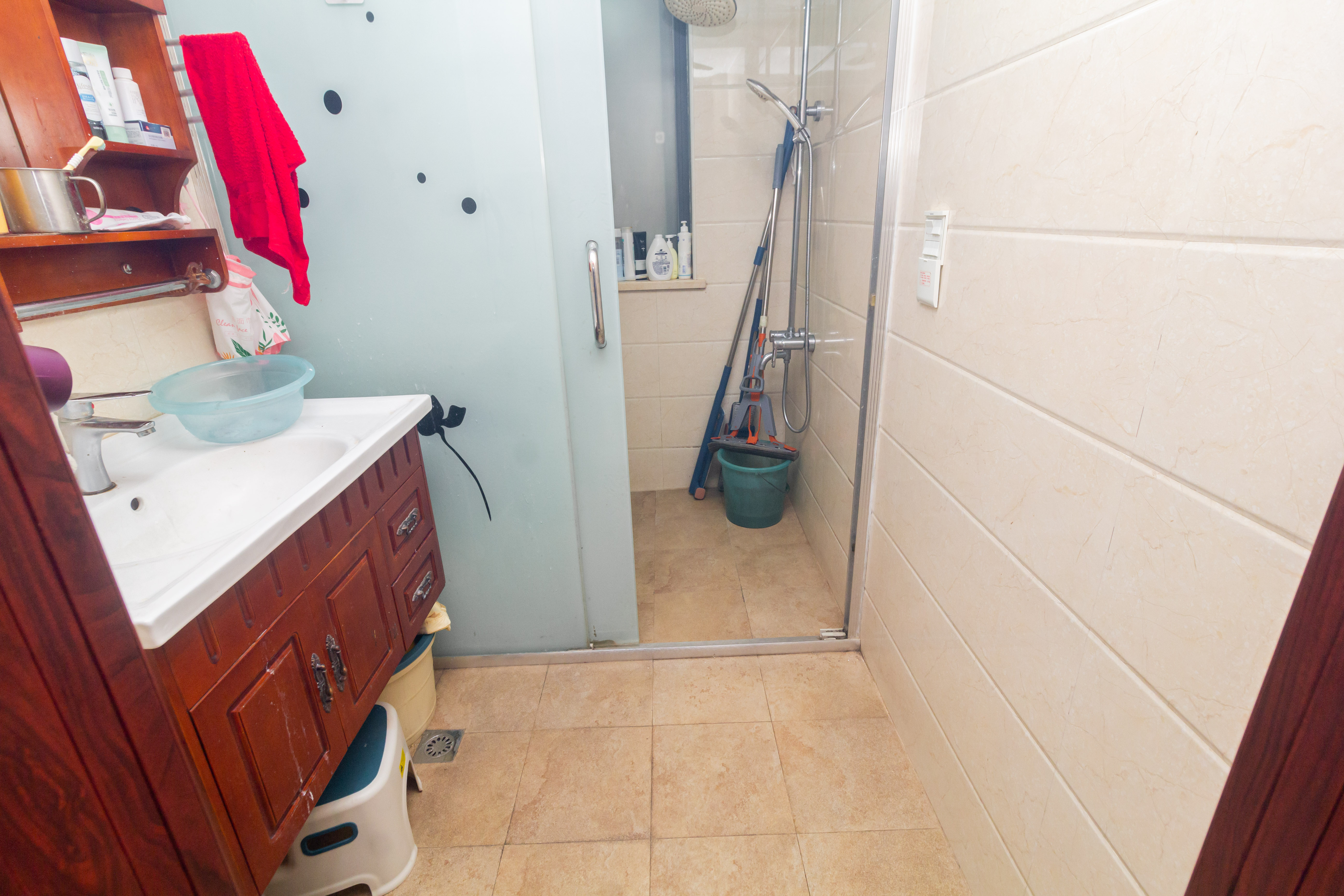 海德公园 4室2厅2卫 81.0万 海德公园 4室2厅2卫 81.0万卫生间