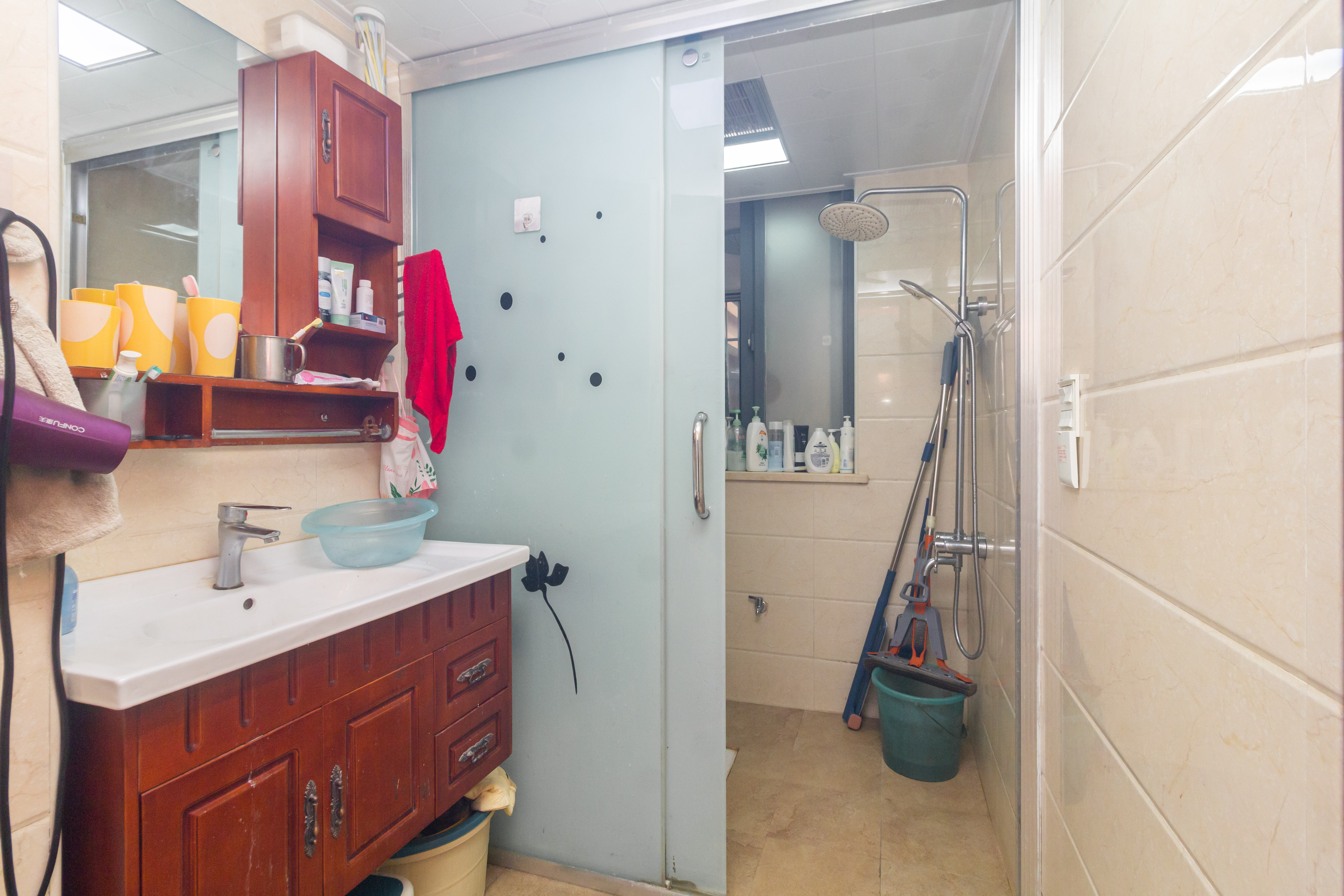 海德公园 4室2厅2卫 81.0万 海德公园 4室2厅2卫 81.0万卫生间