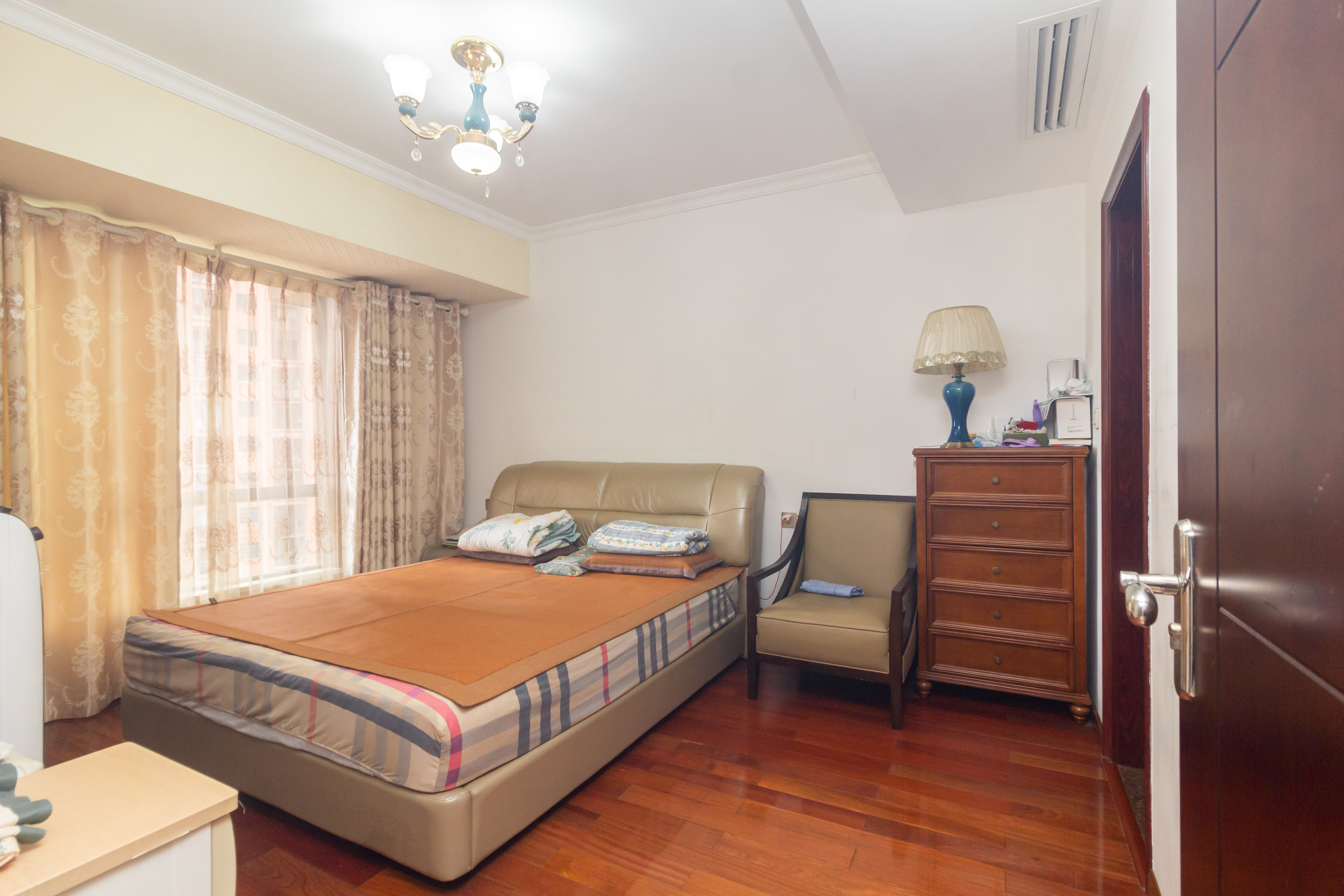 海德公园 4室2厅2卫 81.0万 海德公园 4室2厅2卫 81.0万卧室