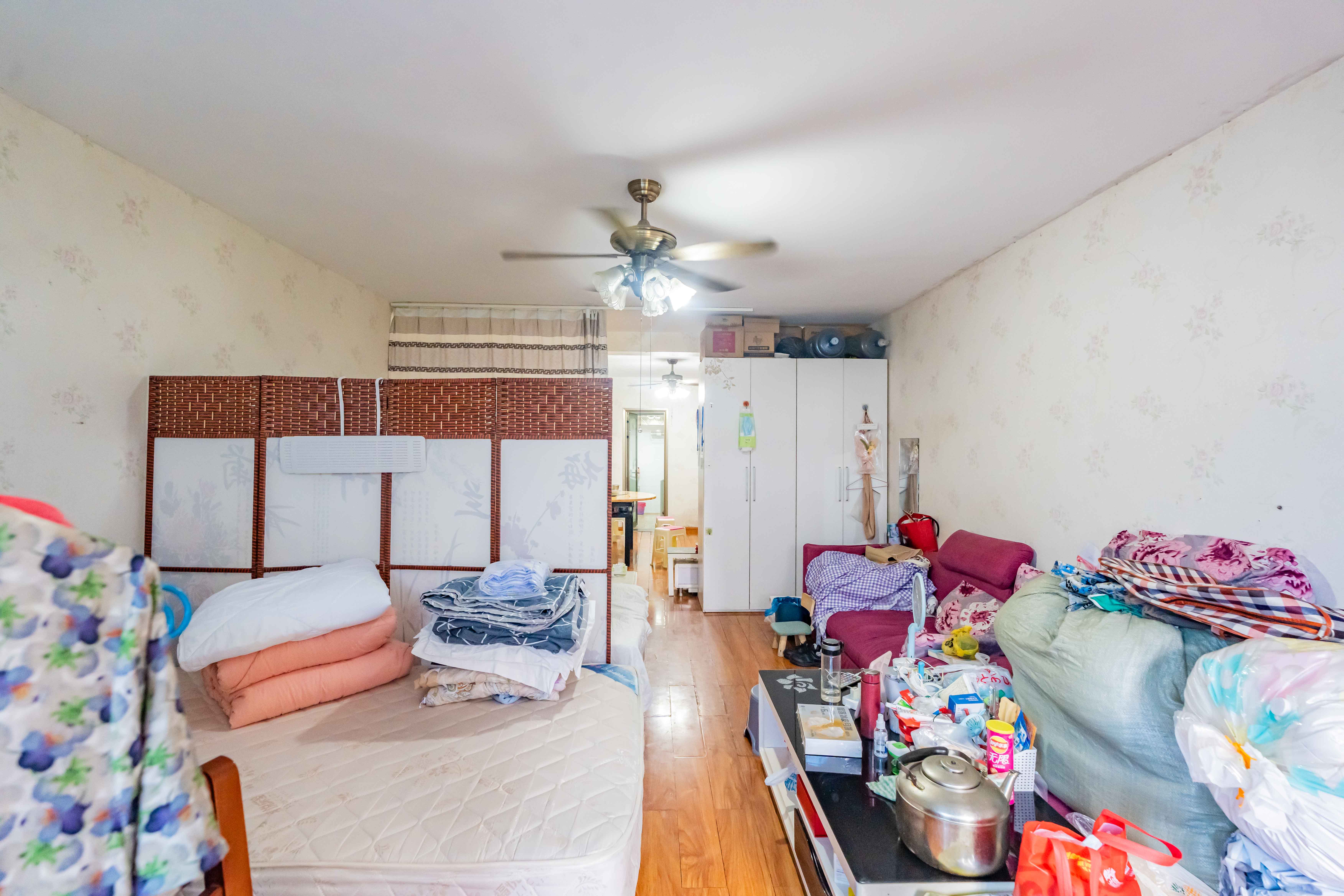 福乐凯公寓  4室2厅1卫    98.5万 福乐凯公寓  4室2厅1卫    98.5万客厅