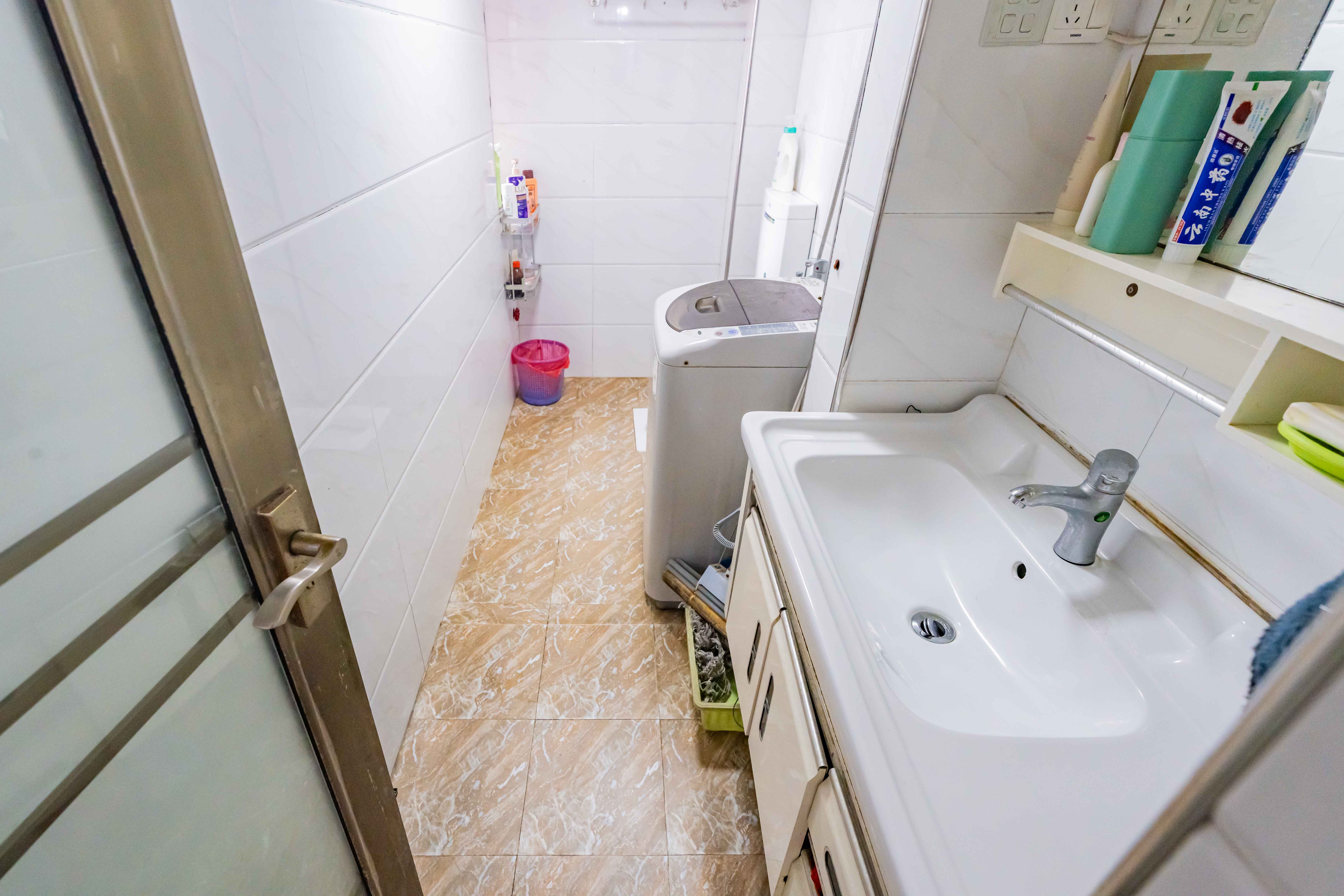 福乐凯公寓  4室2厅1卫    98.5万 福乐凯公寓  4室2厅1卫    98.5万卫生间