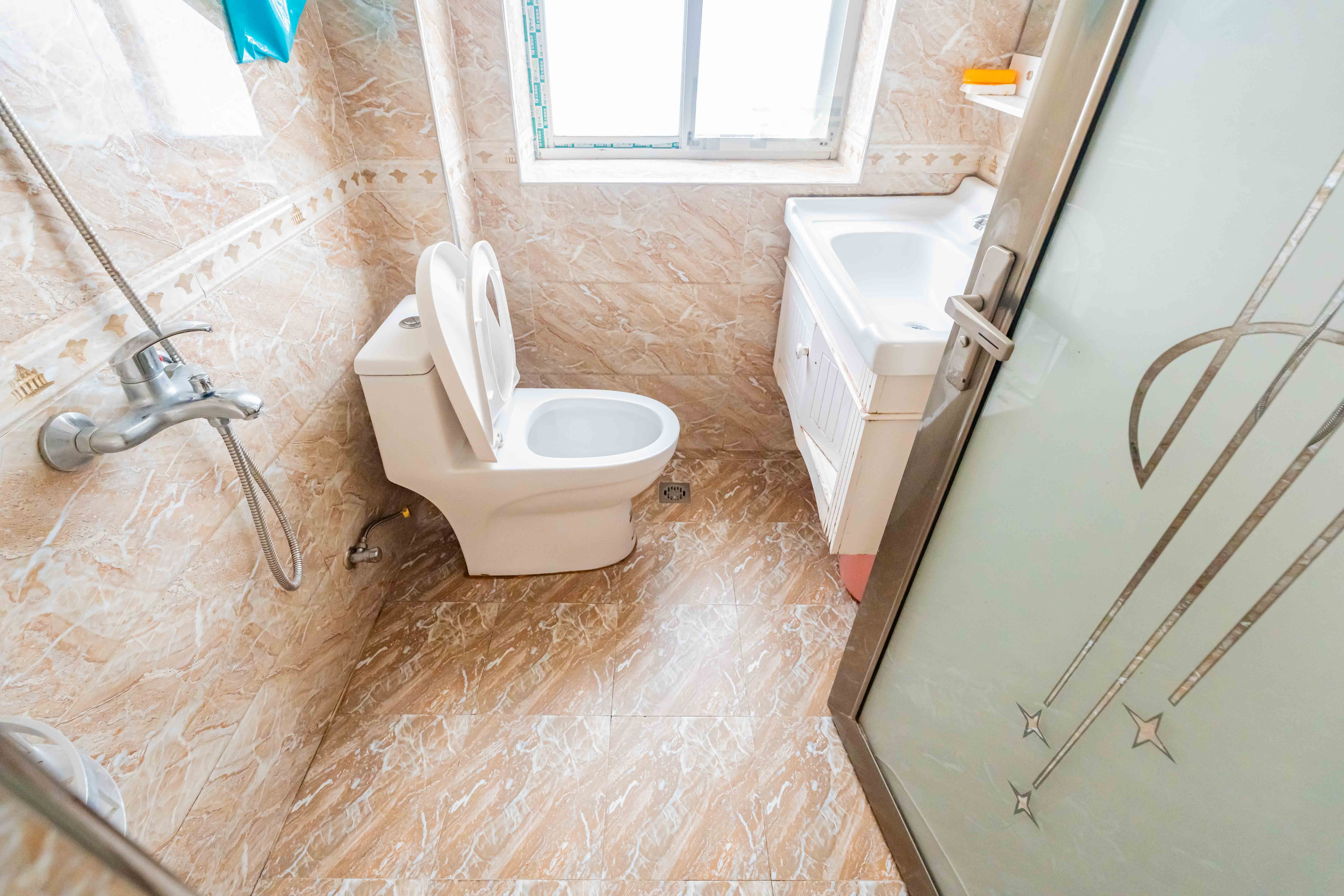 福乐凯公寓  4室2厅1卫    98.5万 福乐凯公寓  4室2厅1卫    98.5万卫生间