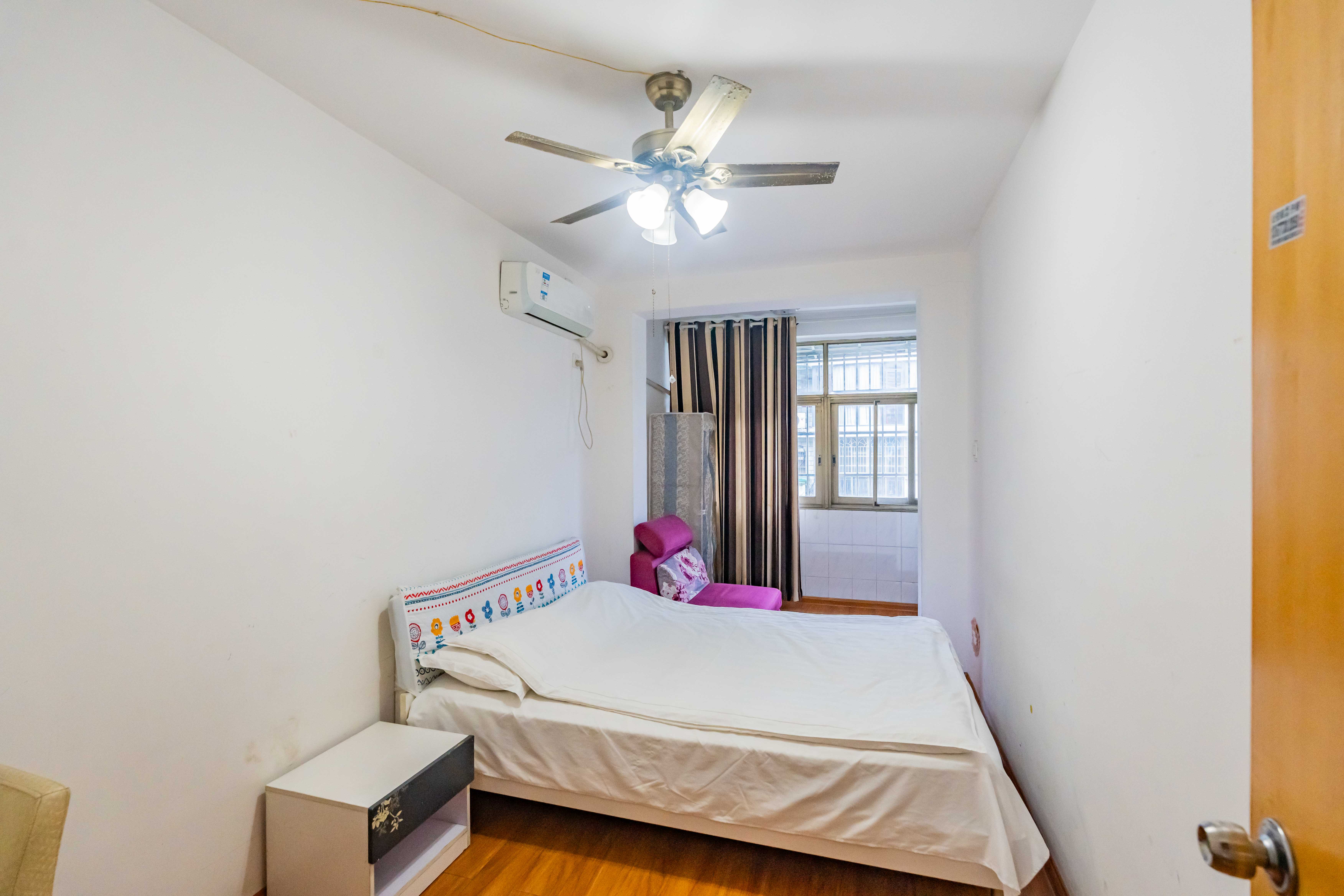 福乐凯公寓  4室2厅1卫    98.5万 福乐凯公寓  4室2厅1卫    98.5万卧室