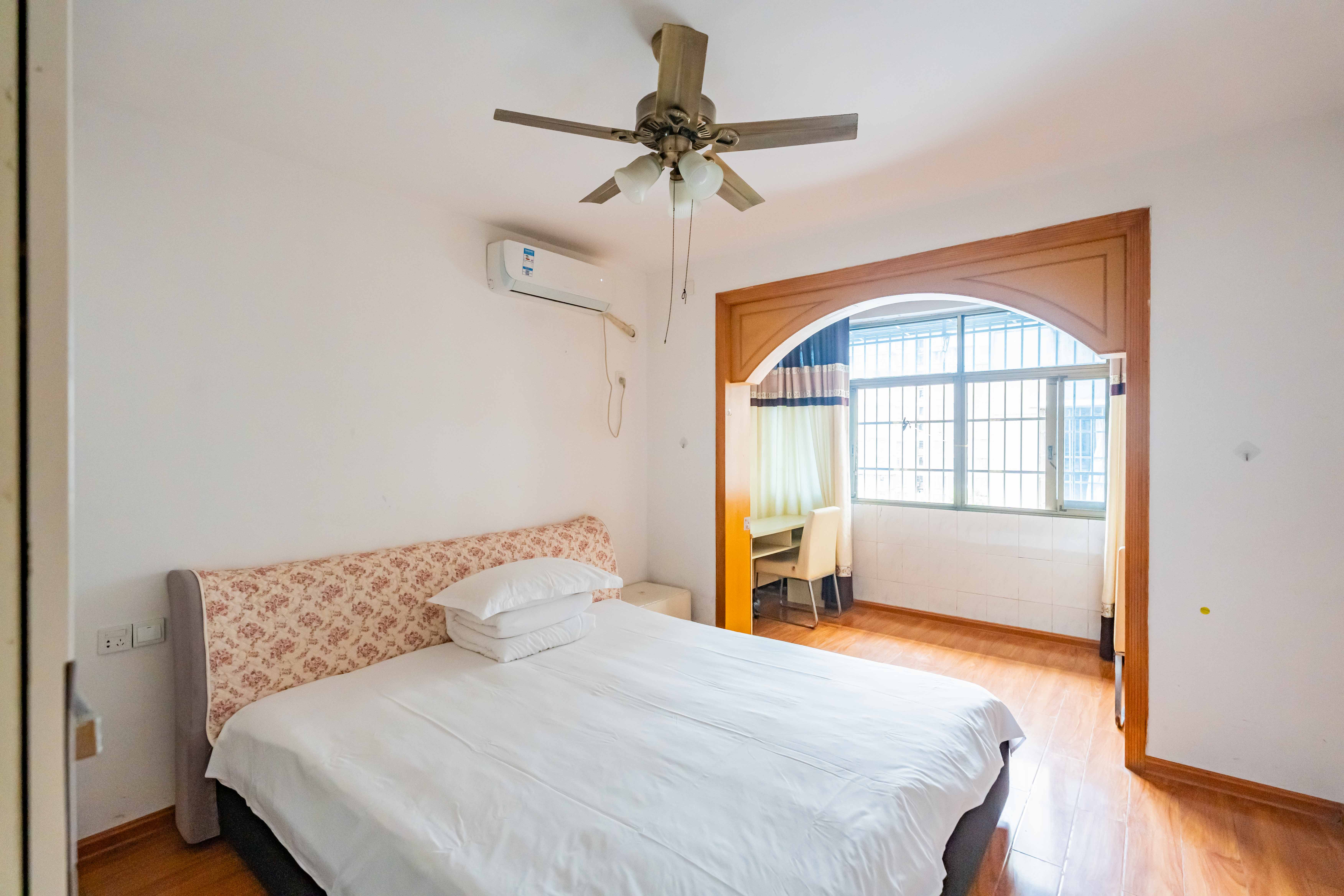 福乐凯公寓  4室2厅1卫    98.5万 福乐凯公寓  4室2厅1卫    98.5万卧室