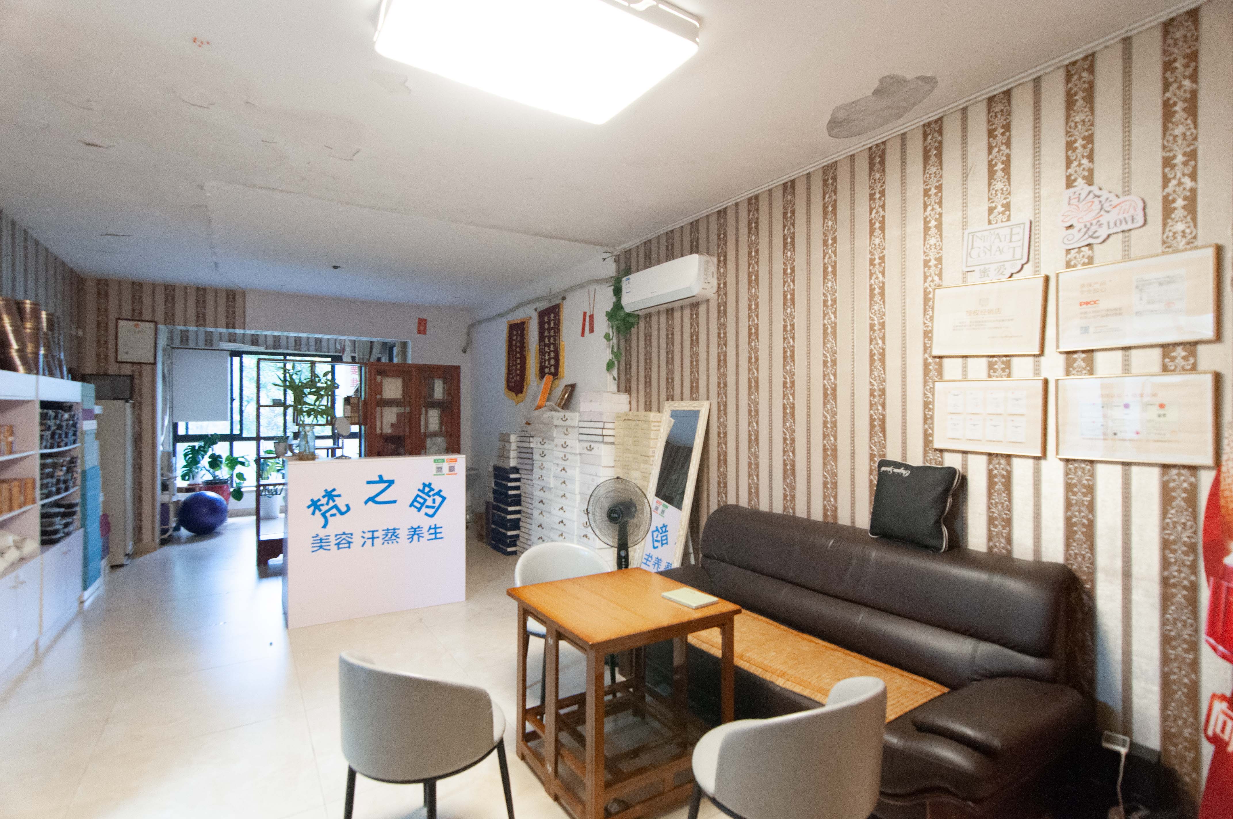 梅溪湖金茂悦（金悦雅苑）  3室2厅2卫   176.00万客厅