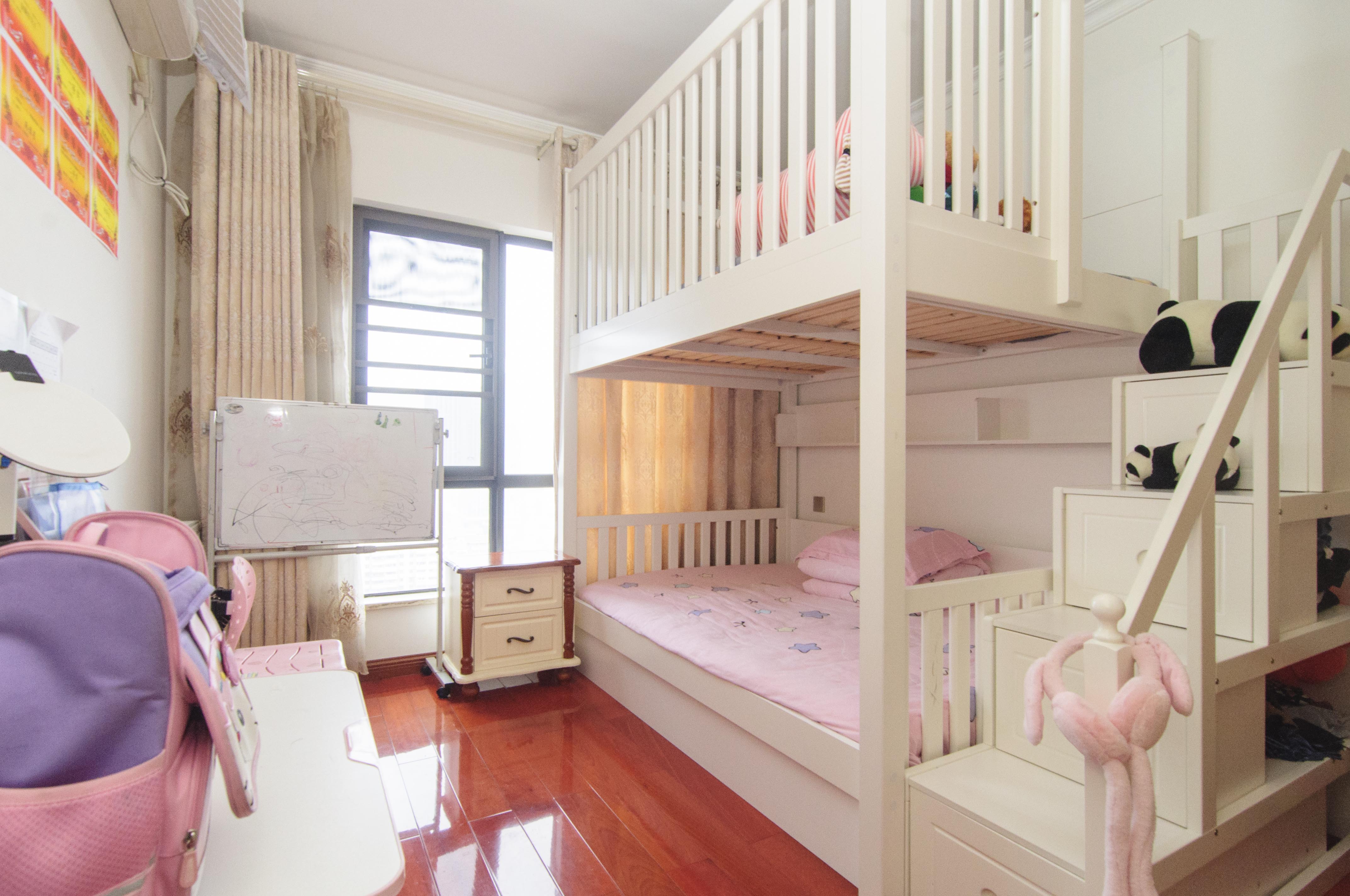 达美D6区  4室2厅2卫   158.00万其他