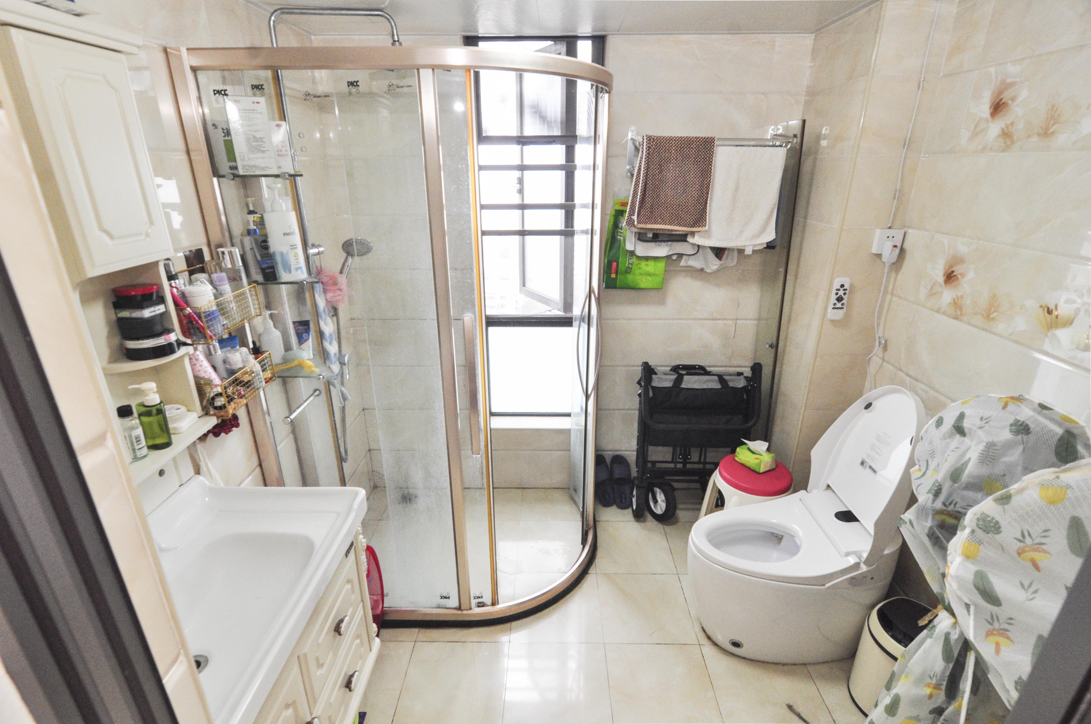 达美D6区  4室2厅2卫   158.00万卫生间