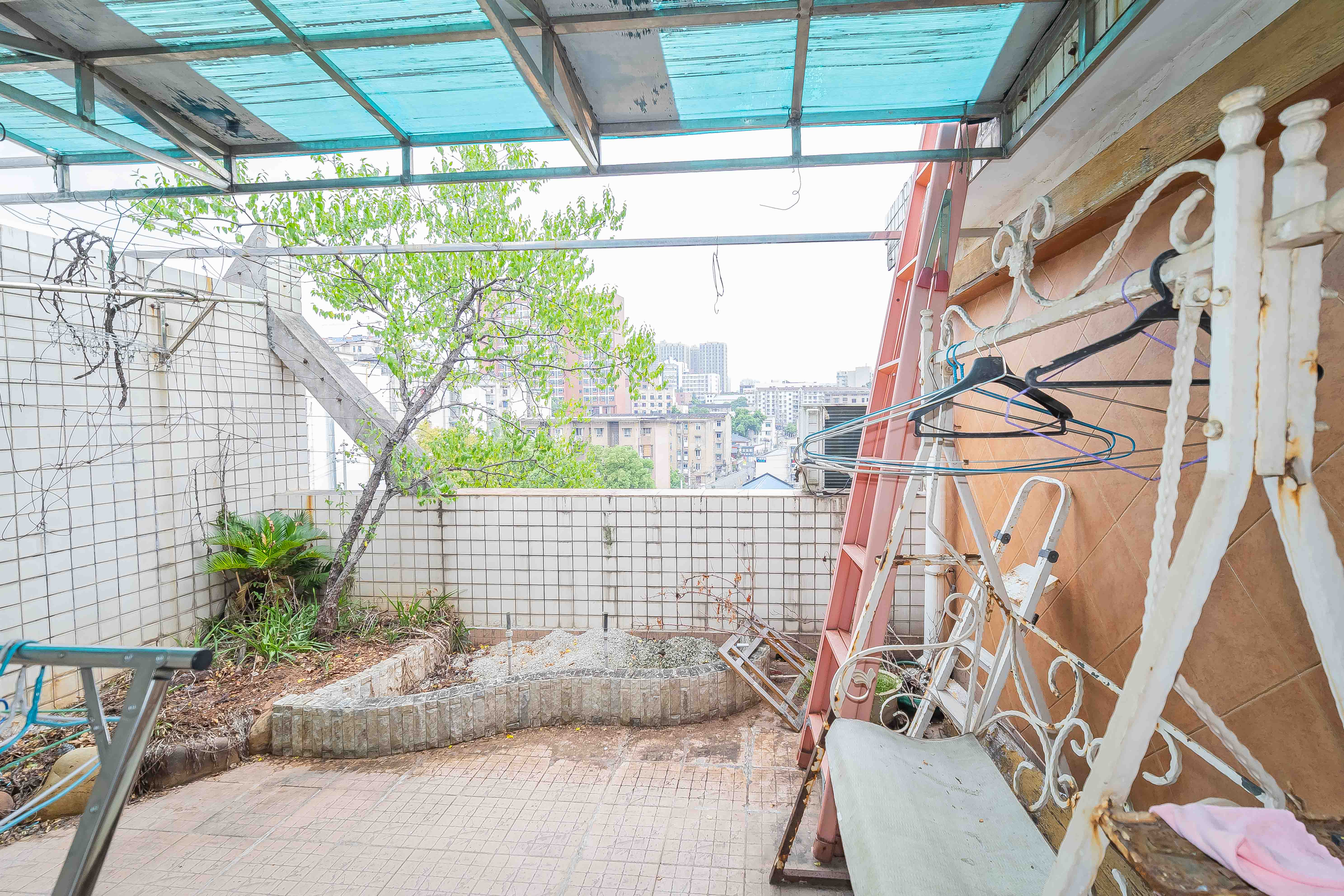 森宇佳园  7室3厅3卫   130.00万阳台