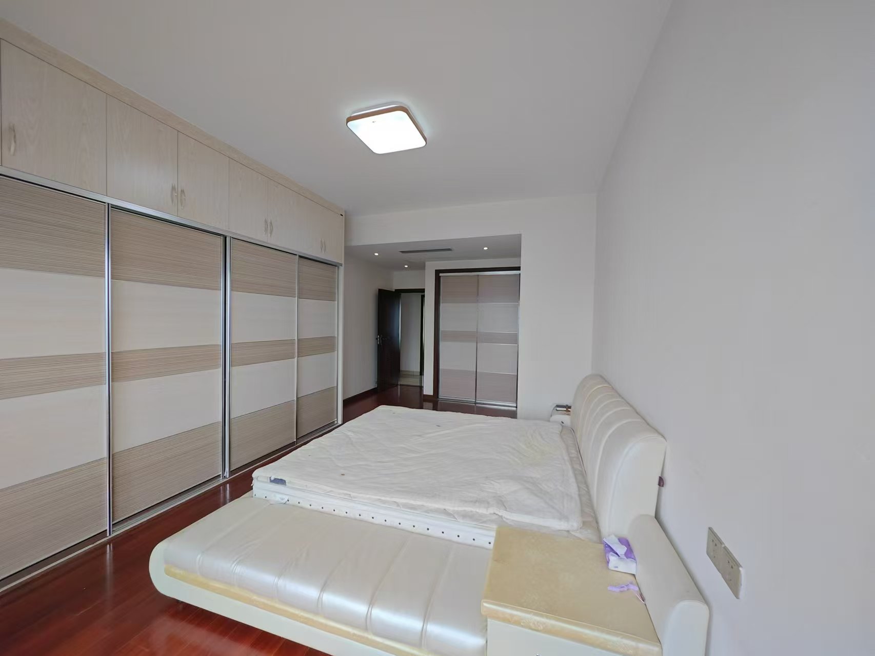 慧谷阳光  5室2厅2卫   110.00万室内图