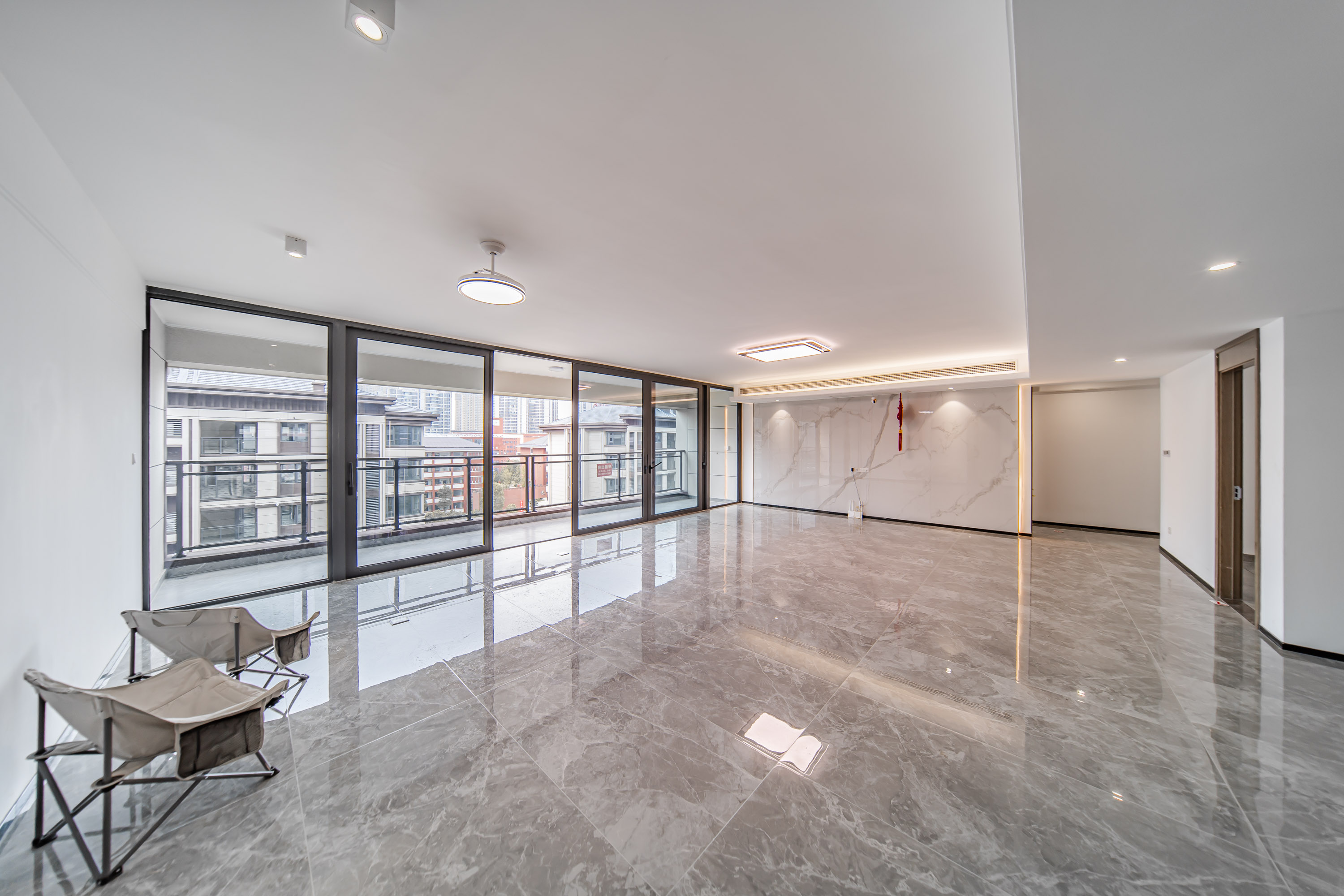 保利天汇  5室2厅3卫    478.0万 保利天汇  5室2厅3卫    478.0万客厅