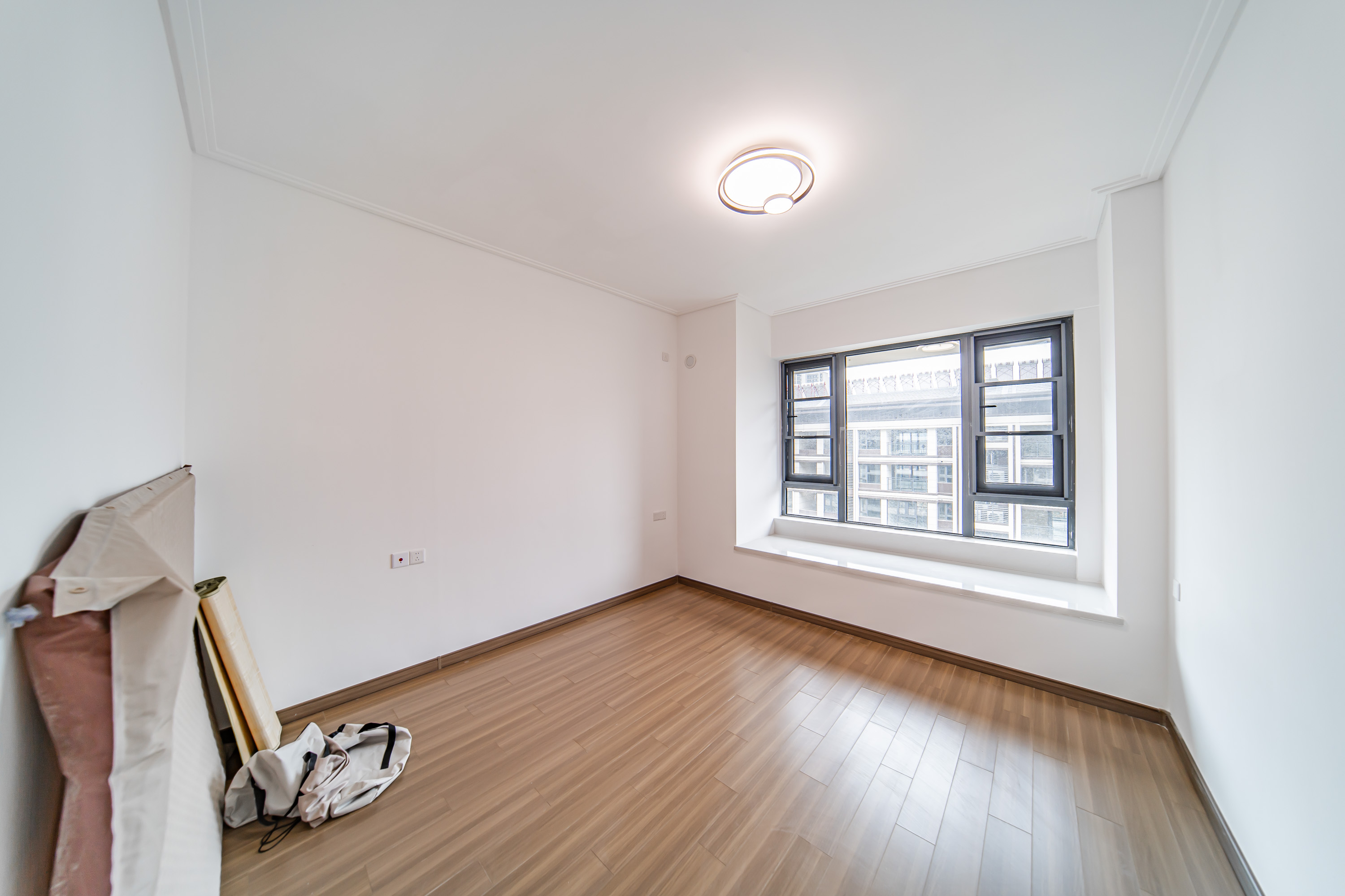 保利天汇  5室2厅3卫    478.0万 保利天汇  5室2厅3卫    478.0万卧室