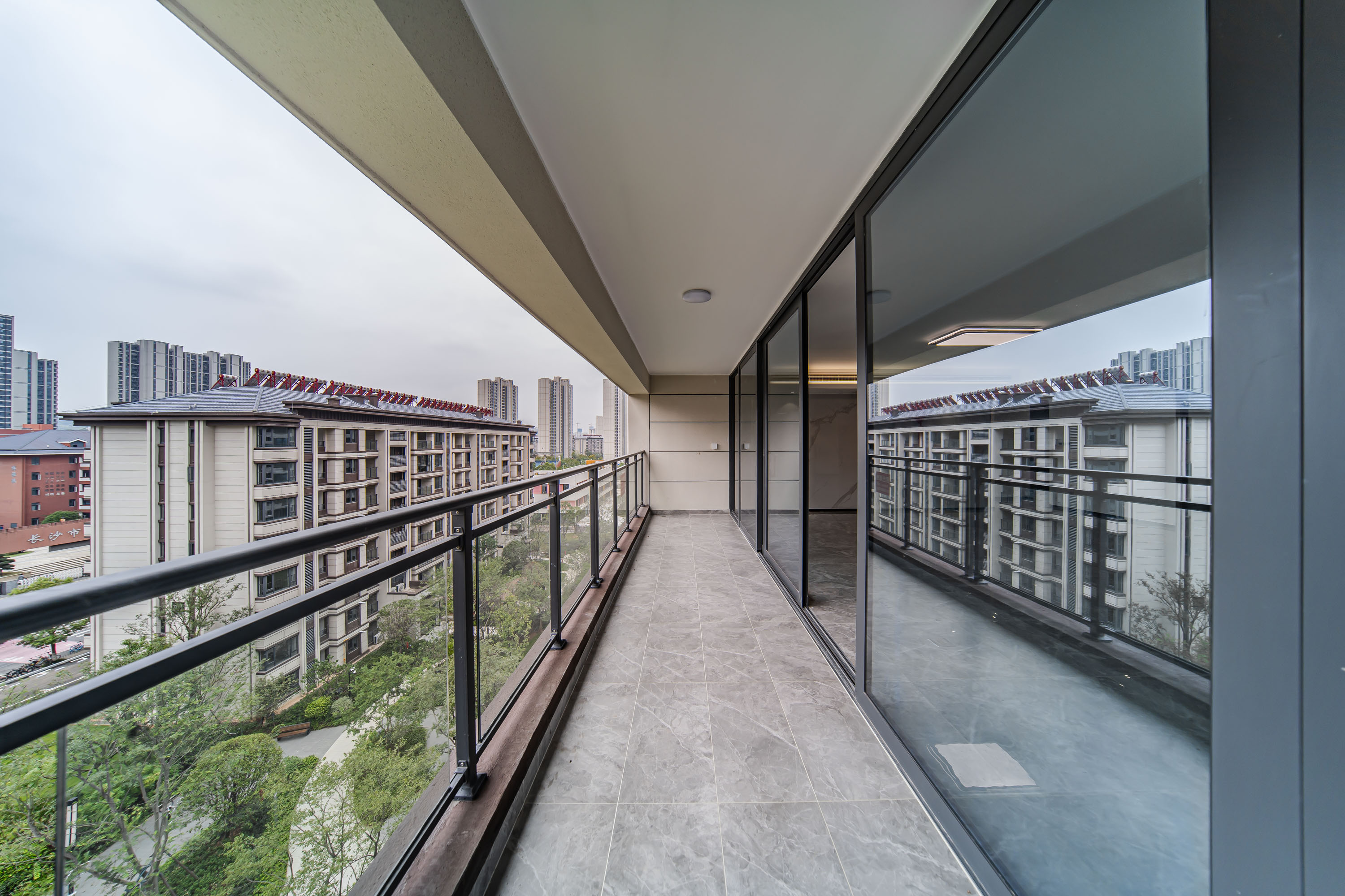 保利天汇  5室2厅3卫    478.0万 保利天汇  5室2厅3卫    478.0万阳台