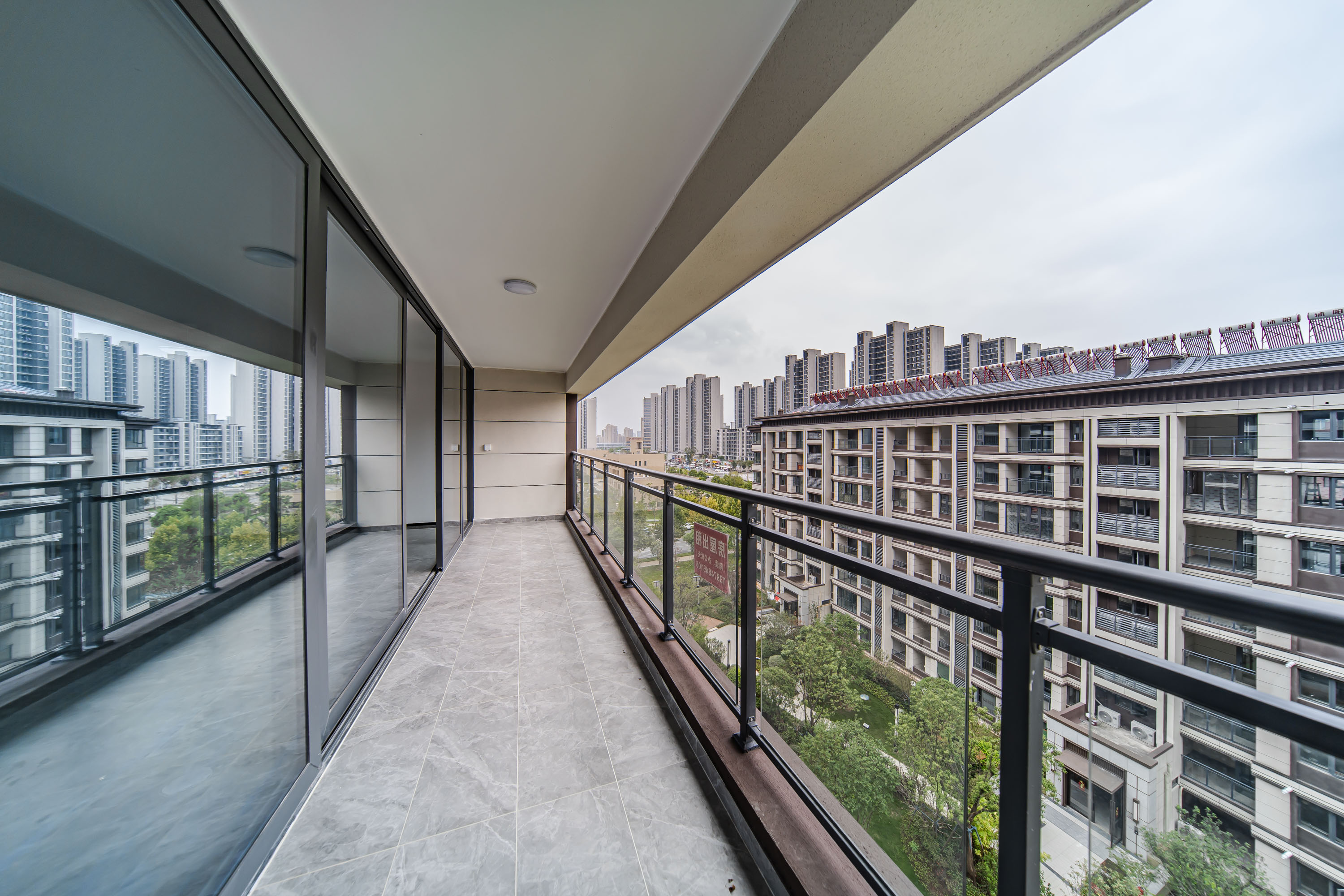 保利天汇  5室2厅3卫    478.0万 保利天汇  5室2厅3卫    478.0万阳台