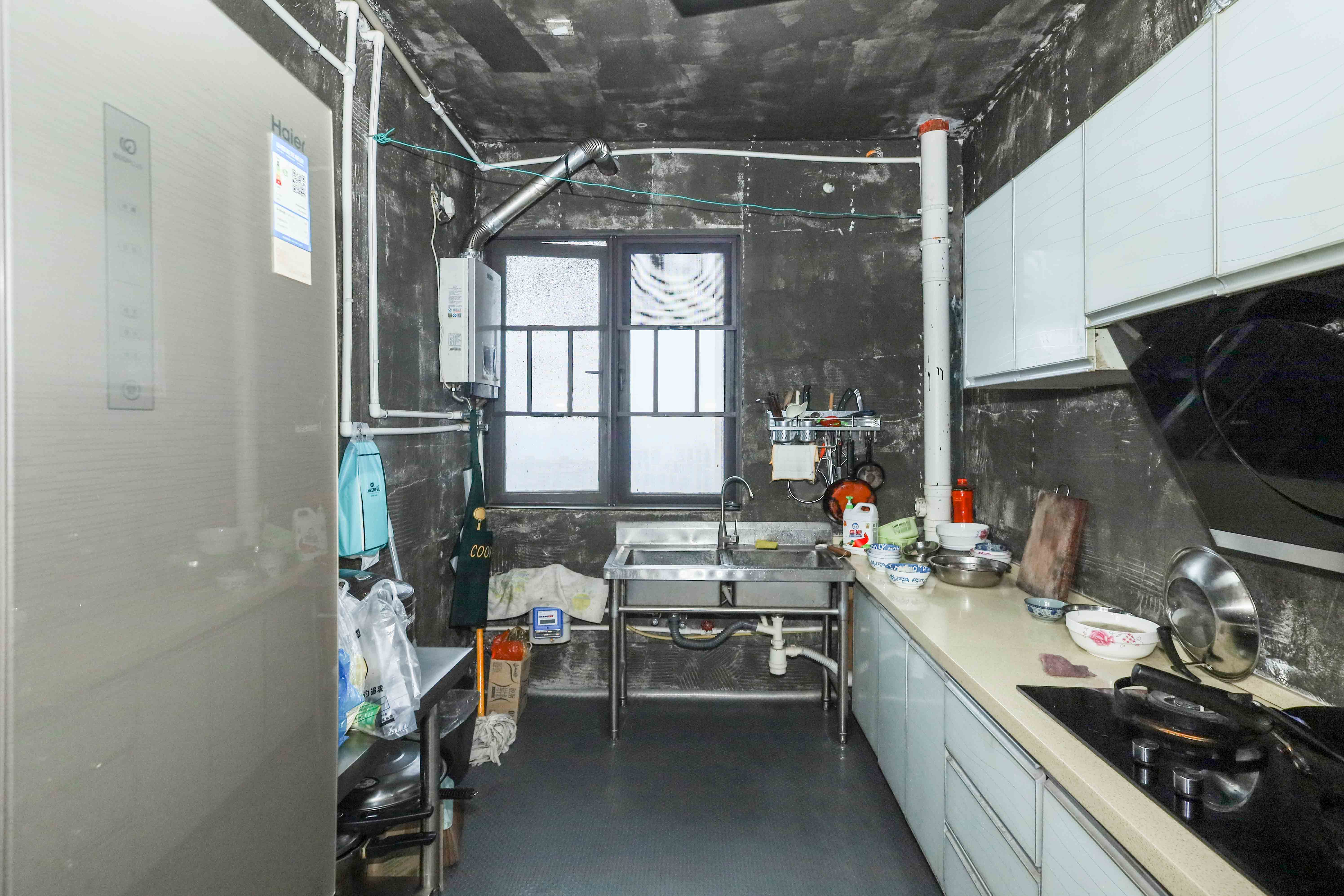 建发央著  4室2厅2卫   280.00万厨房
