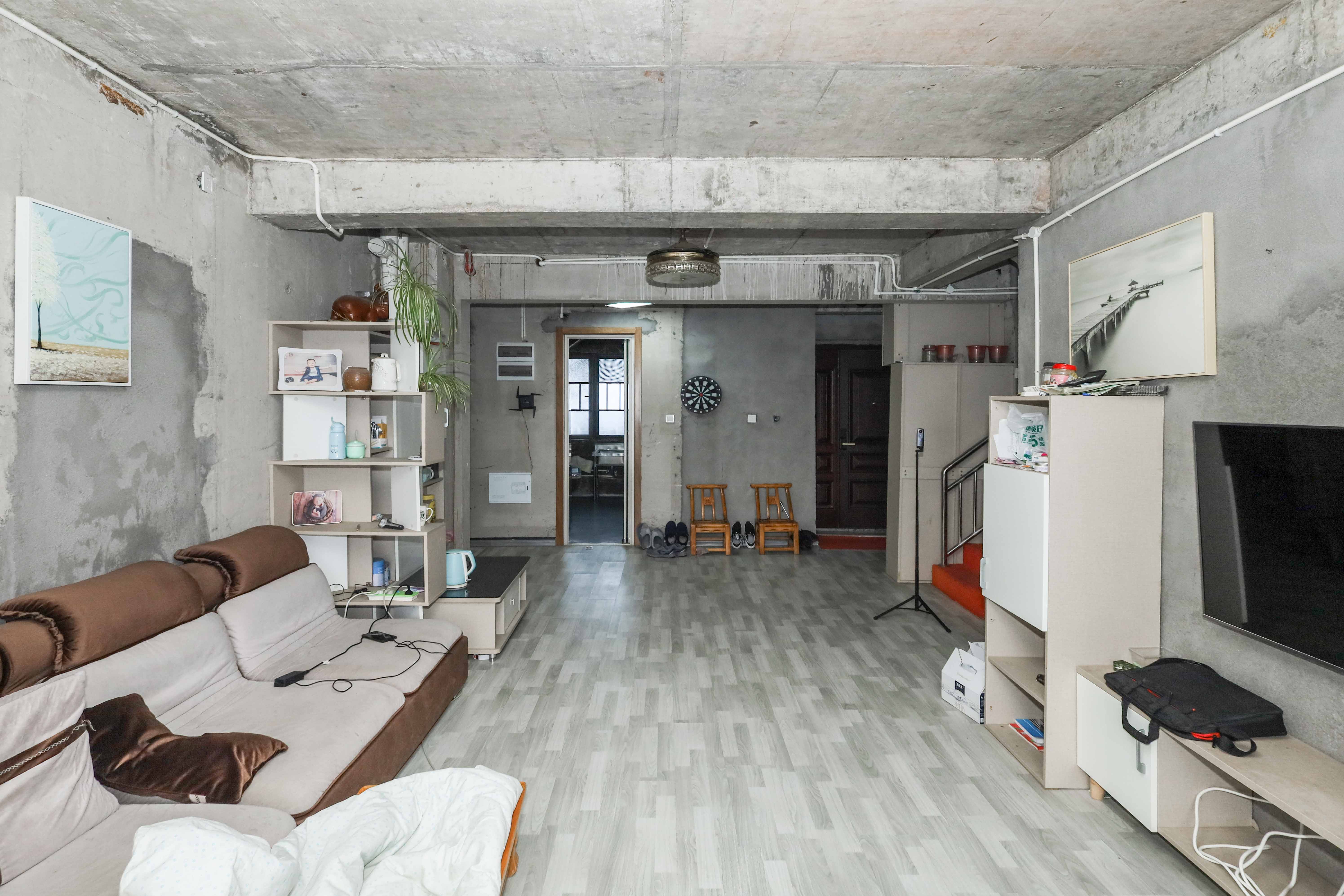 建发央著  4室2厅2卫   280.00万客厅