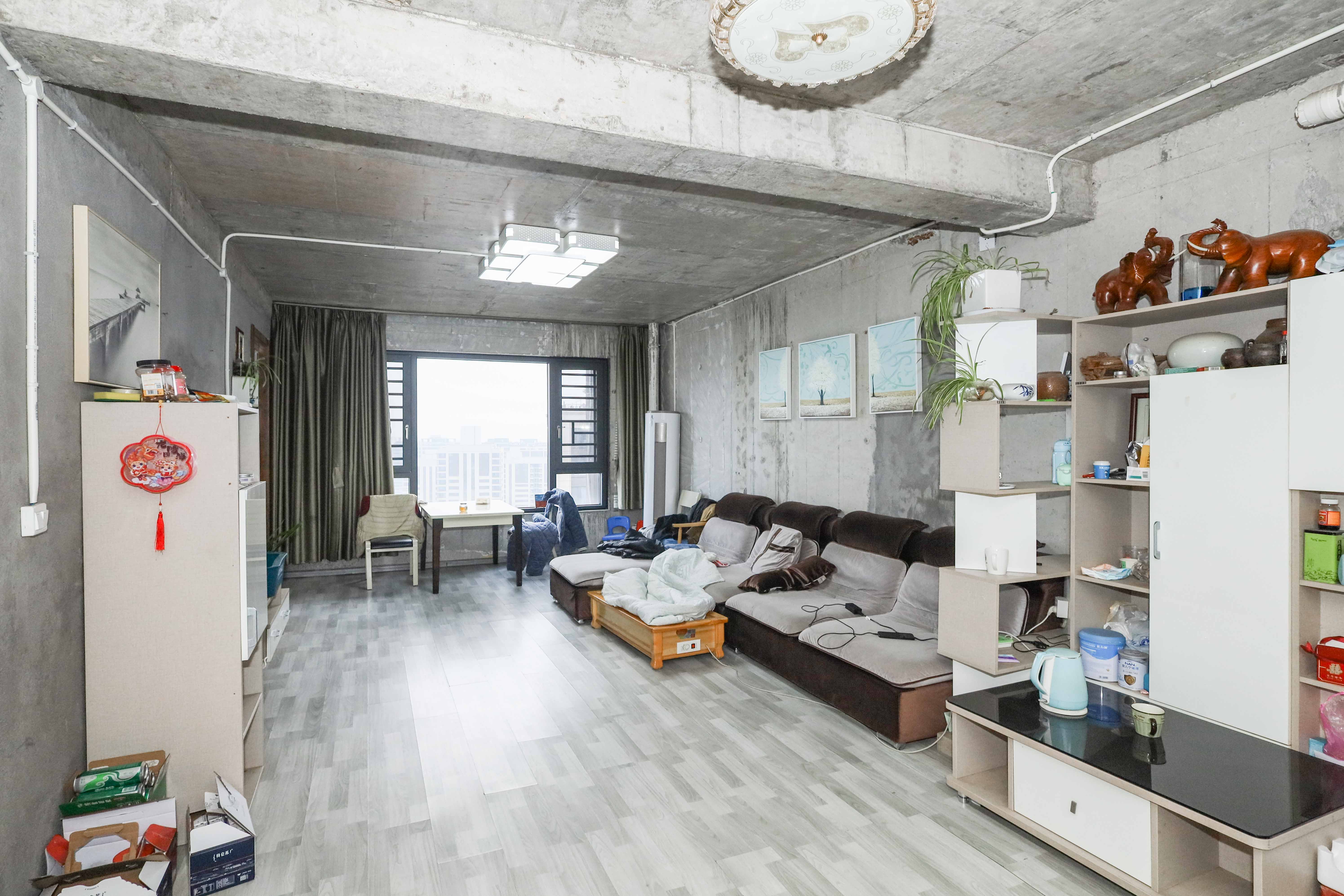 建发央著  4室2厅2卫   280.00万客厅