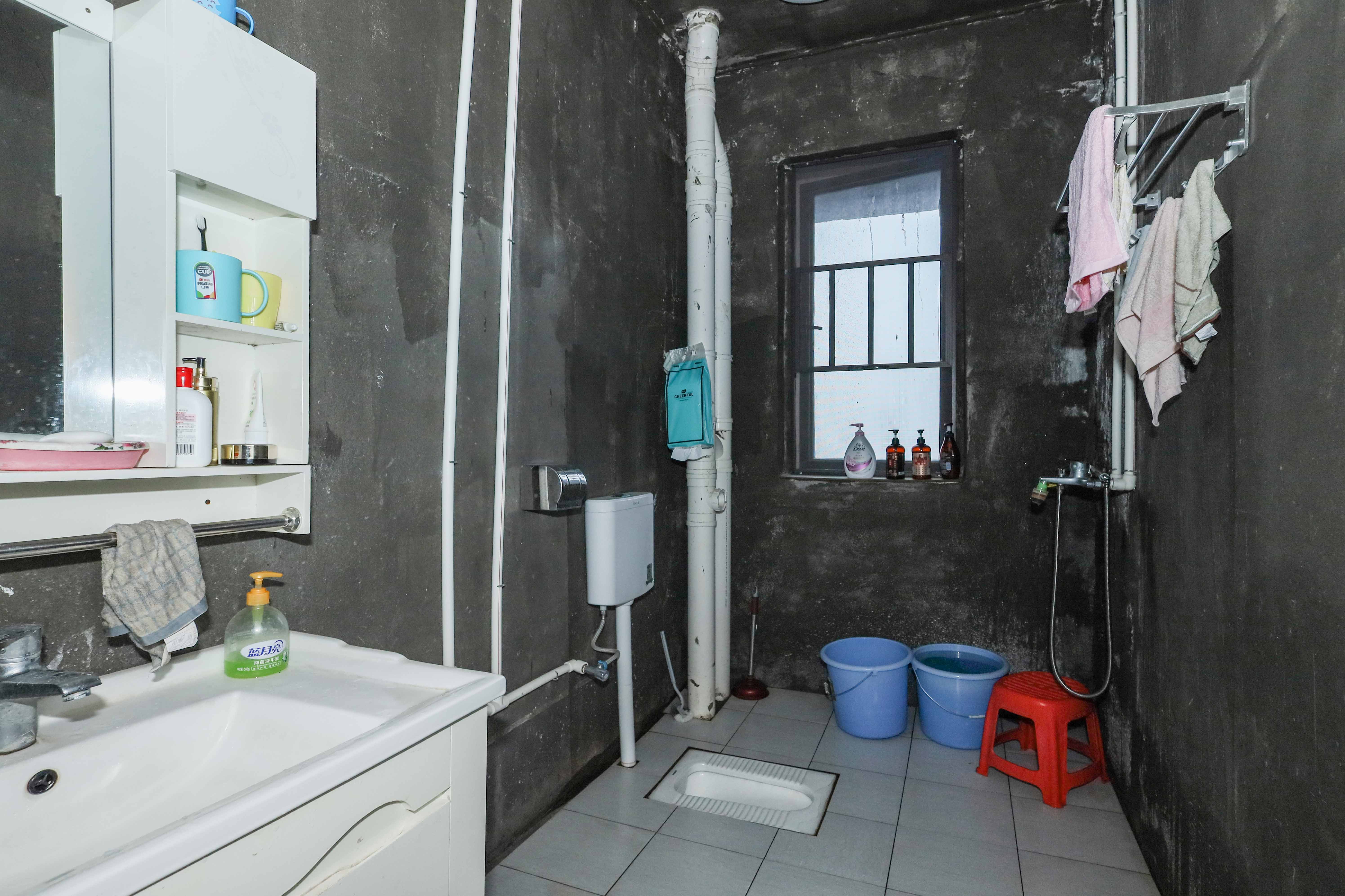 建发央著  4室2厅2卫   280.00万卫生间