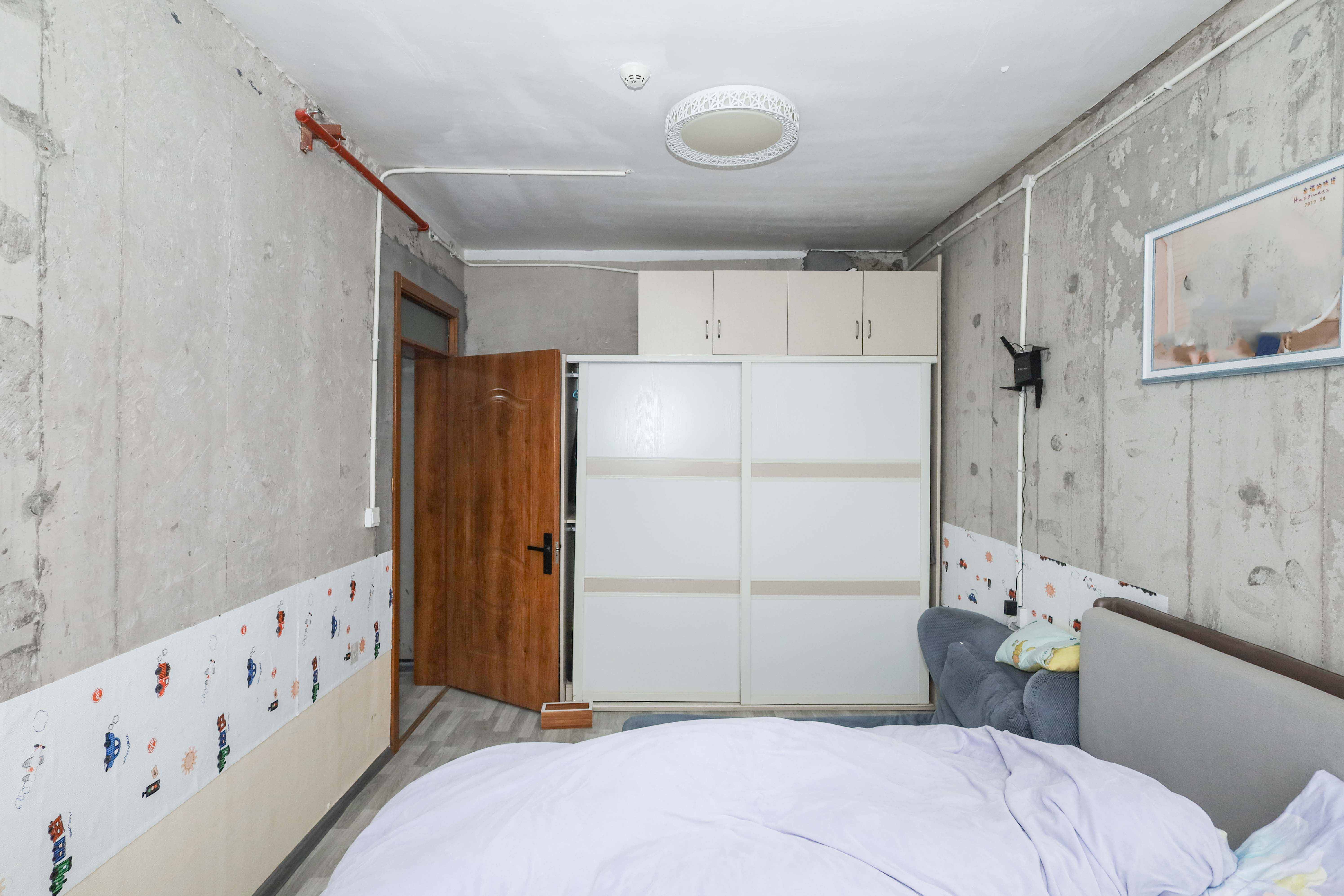 建发央著  4室2厅2卫   280.00万卧室
