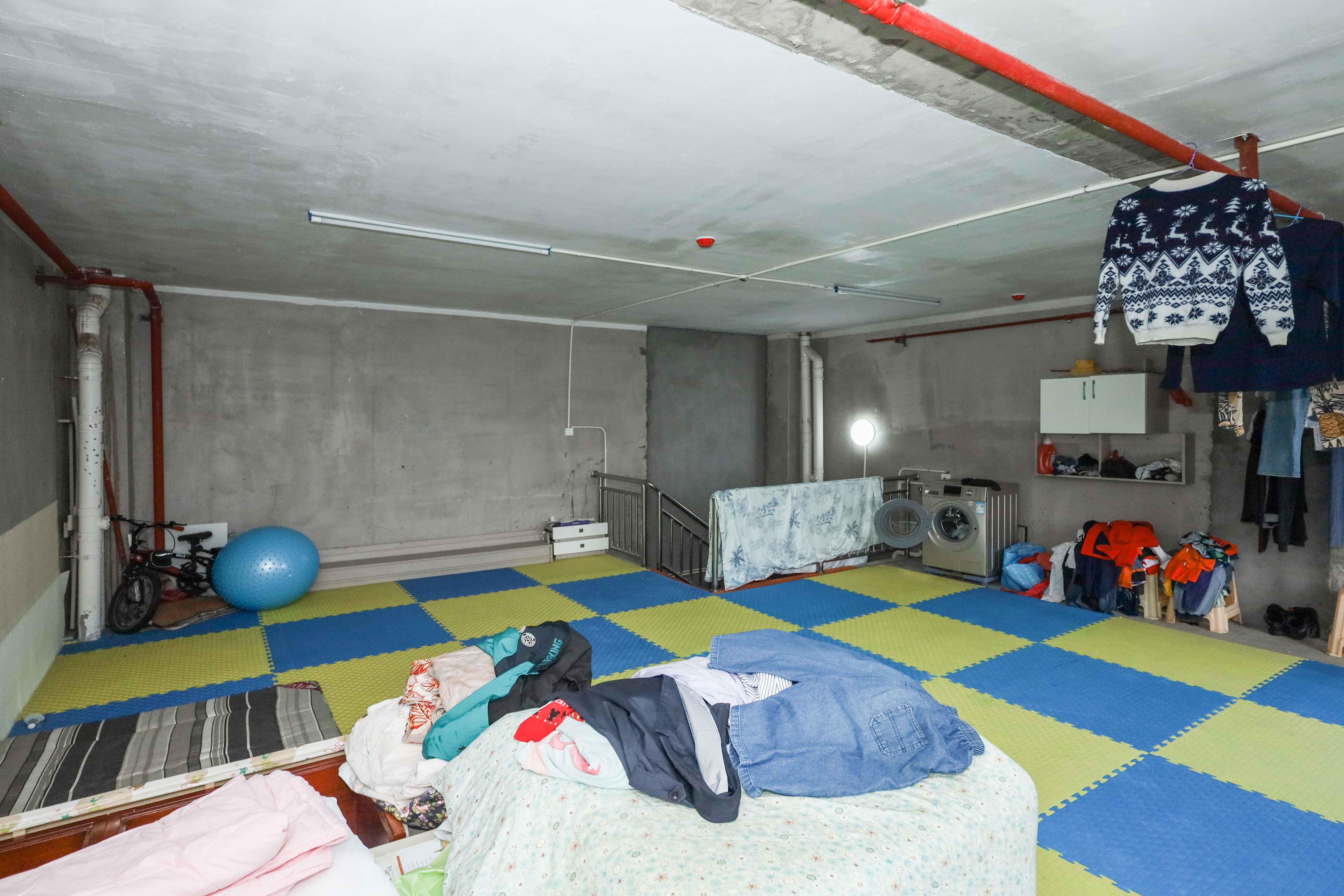 建发央著  4室2厅2卫   280.00万卧室