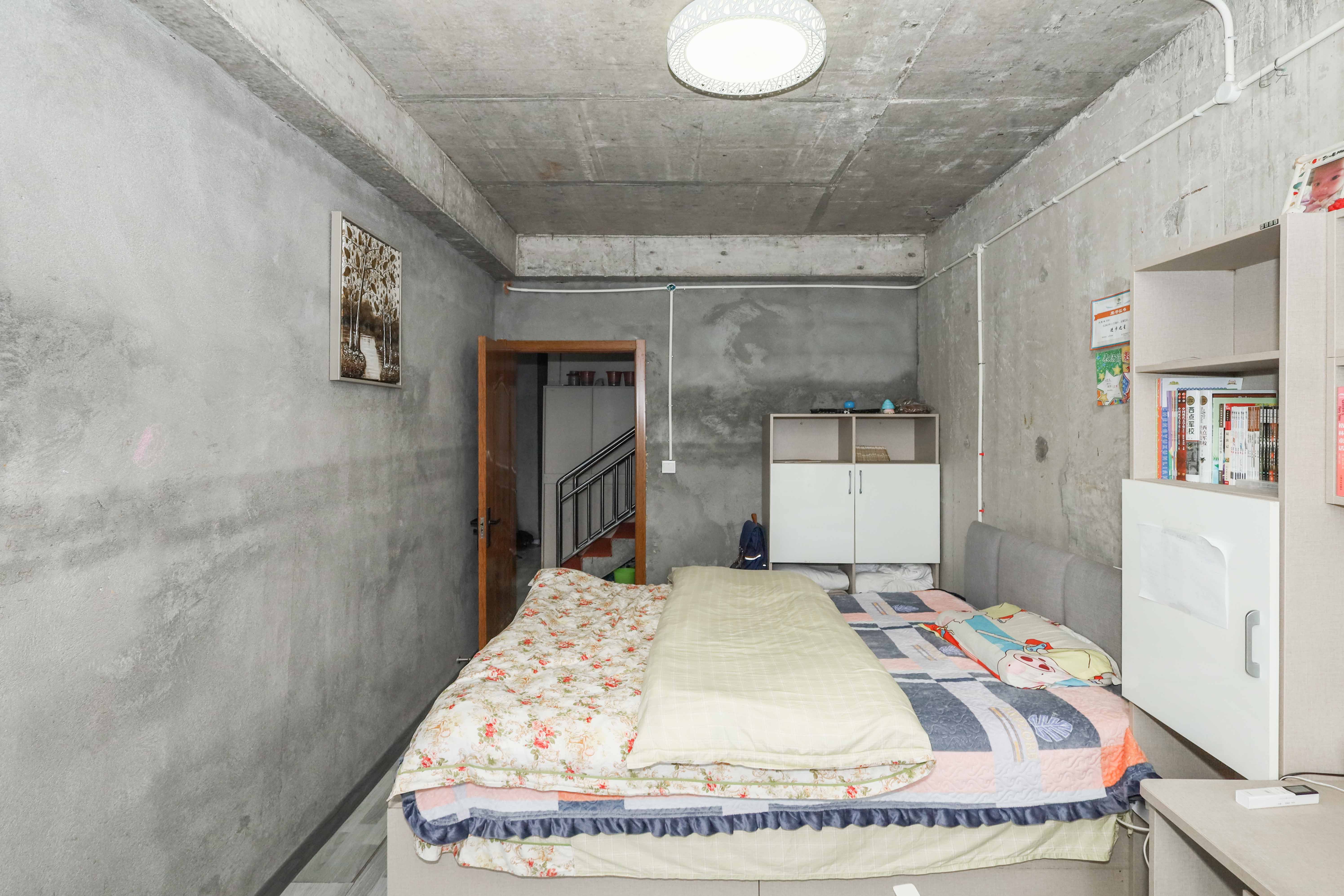 建发央著  4室2厅2卫   280.00万卧室
