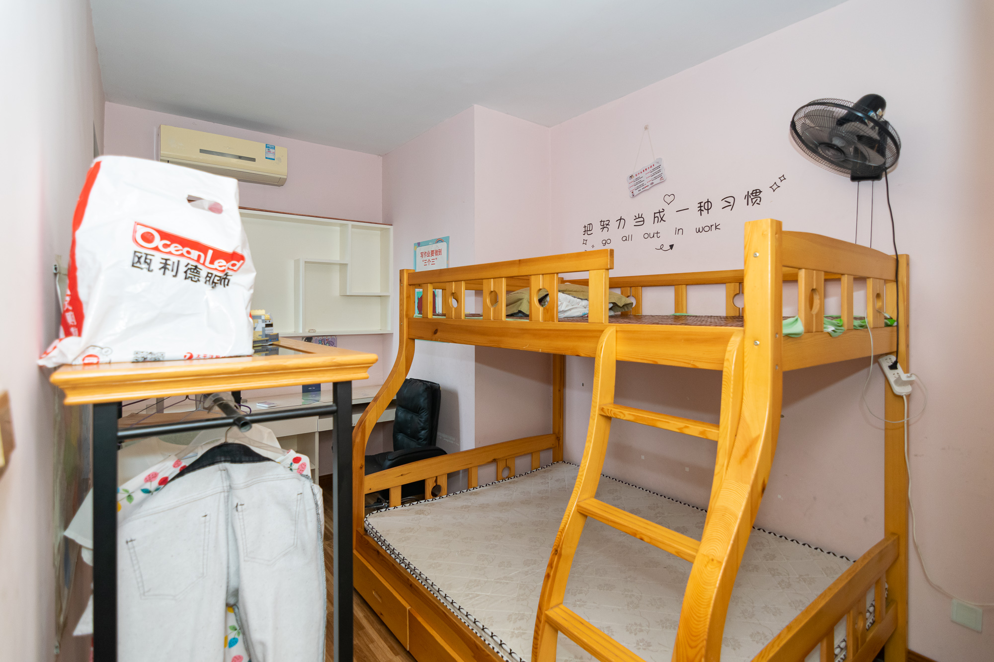 联诚国际城 2室2厅1卫 52.8万 联诚国际城 2室2厅1卫 52.8万卧室