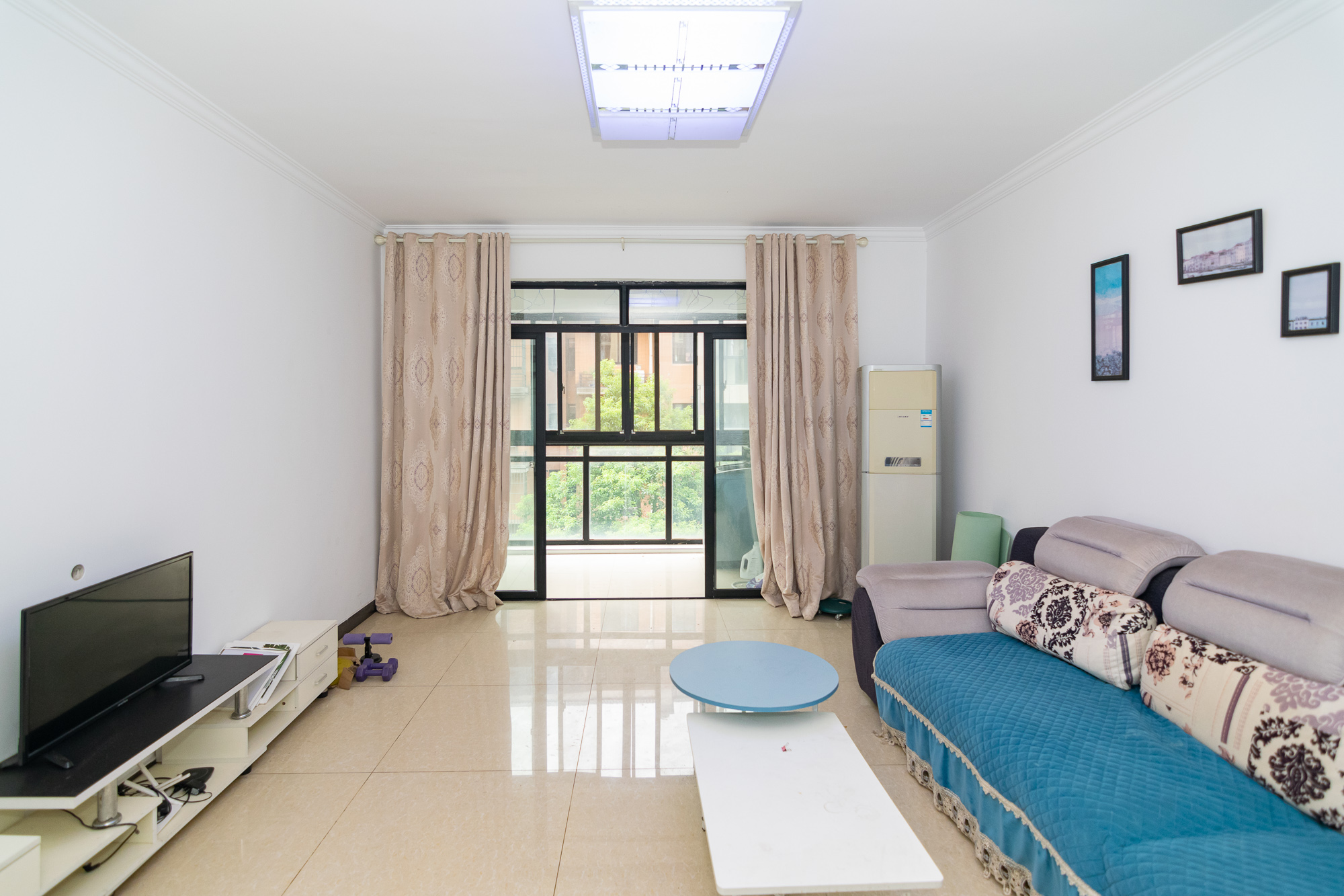 丽景华庭 3室2厅2卫 65.0万 丽景华庭 3室2厅2卫 65.0万客厅