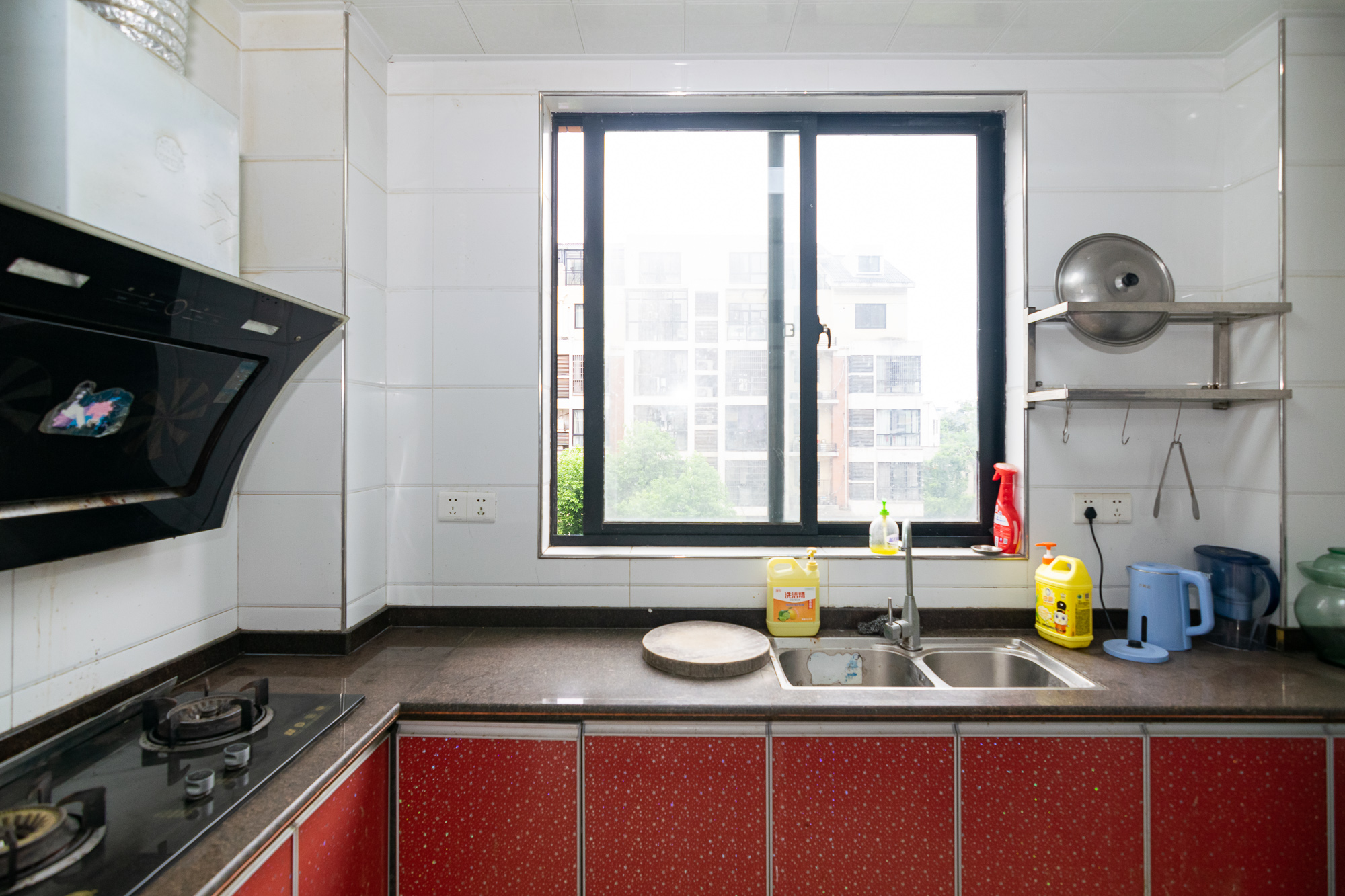 丽景华庭 3室2厅2卫 65.0万 丽景华庭 3室2厅2卫 65.0万厨房