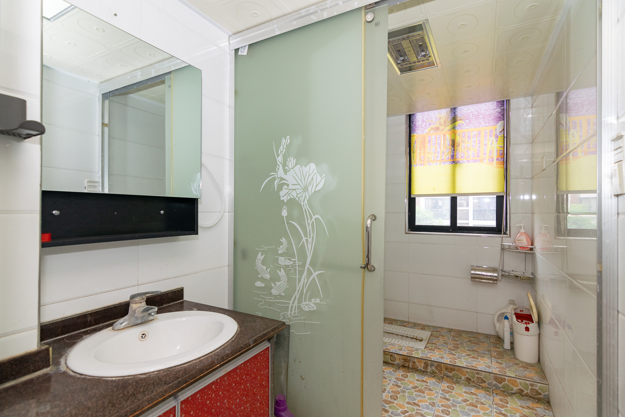 丽景华庭 3室2厅2卫 65.0万 丽景华庭 3室2厅2卫 65.0万卫生间