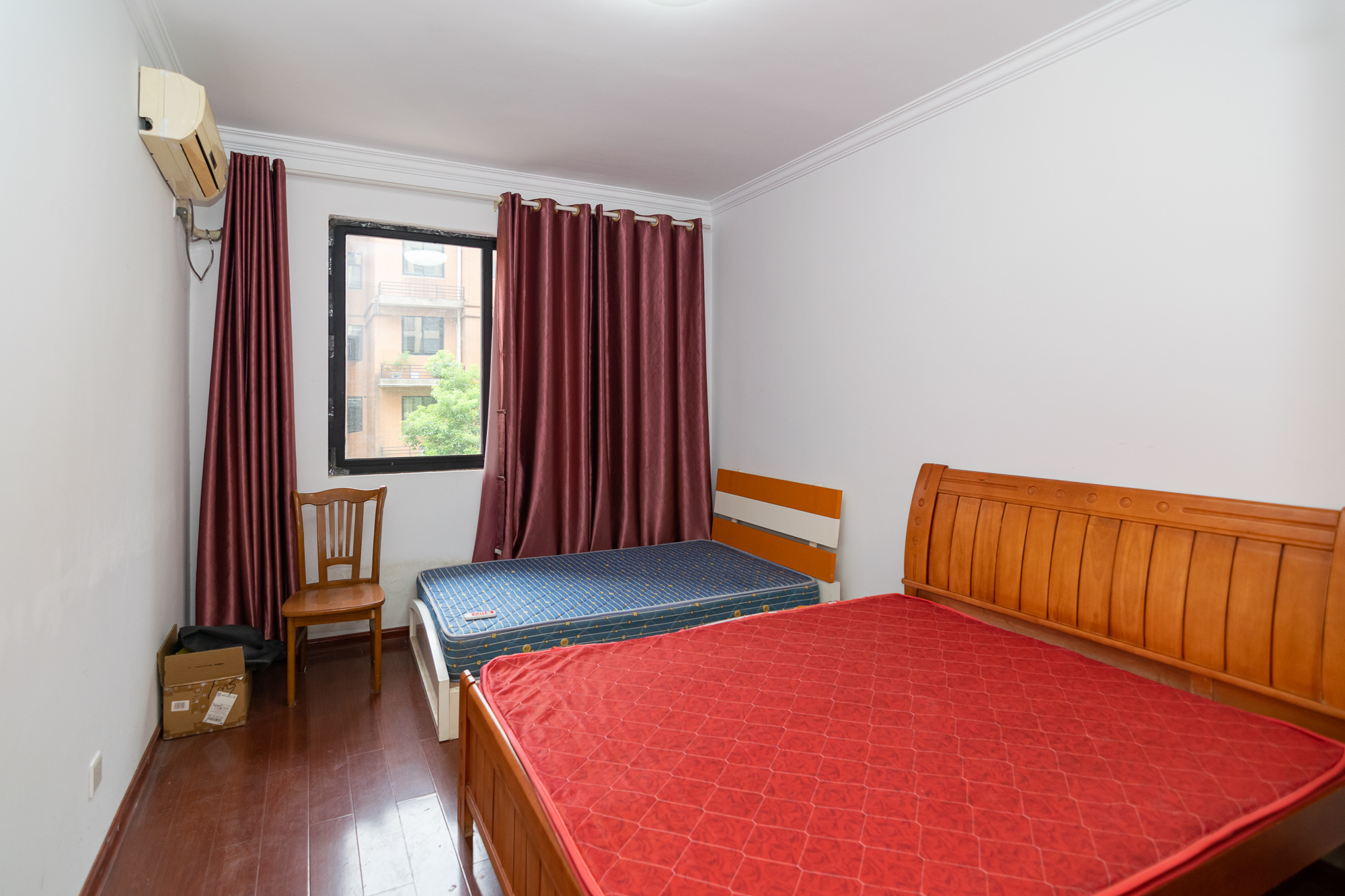 丽景华庭 3室2厅2卫 65.0万 丽景华庭 3室2厅2卫 65.0万卧室