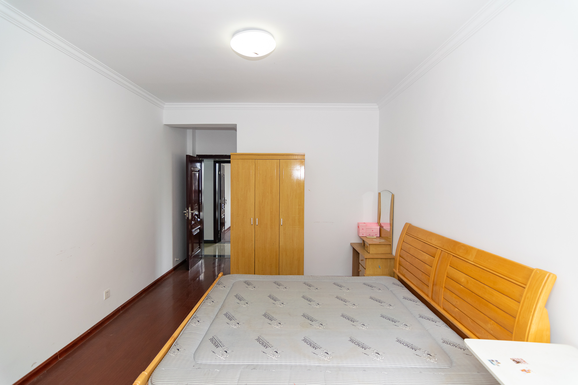 丽景华庭 3室2厅2卫 65.0万 丽景华庭 3室2厅2卫 65.0万卧室