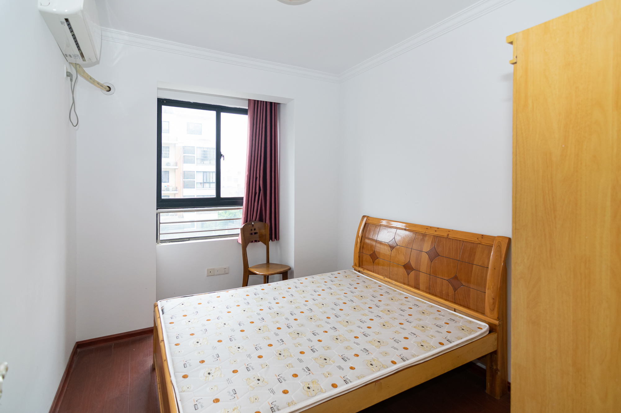 丽景华庭 3室2厅2卫 65.0万 丽景华庭 3室2厅2卫 65.0万卧室