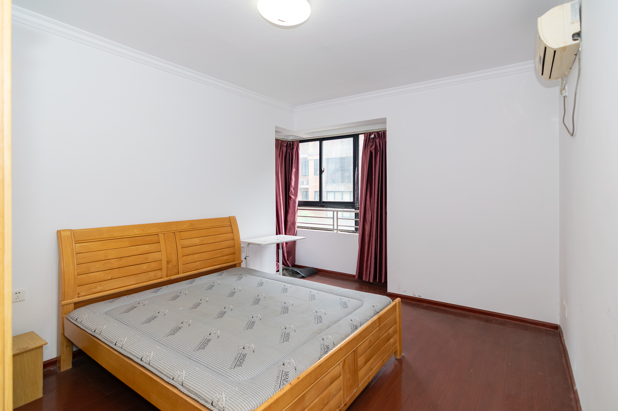 丽景华庭 3室2厅2卫 65.0万 丽景华庭 3室2厅2卫 65.0万卧室