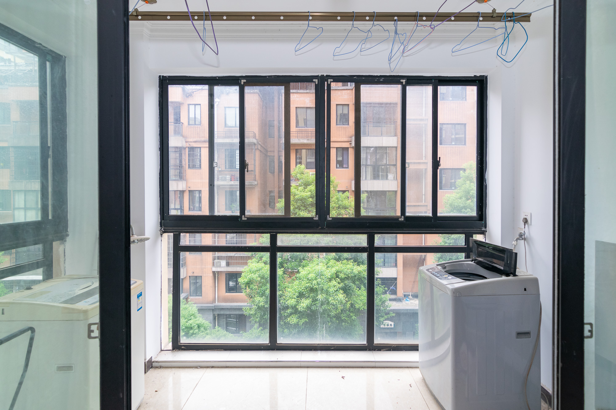 丽景华庭 3室2厅2卫 65.0万 丽景华庭 3室2厅2卫 65.0万阳台