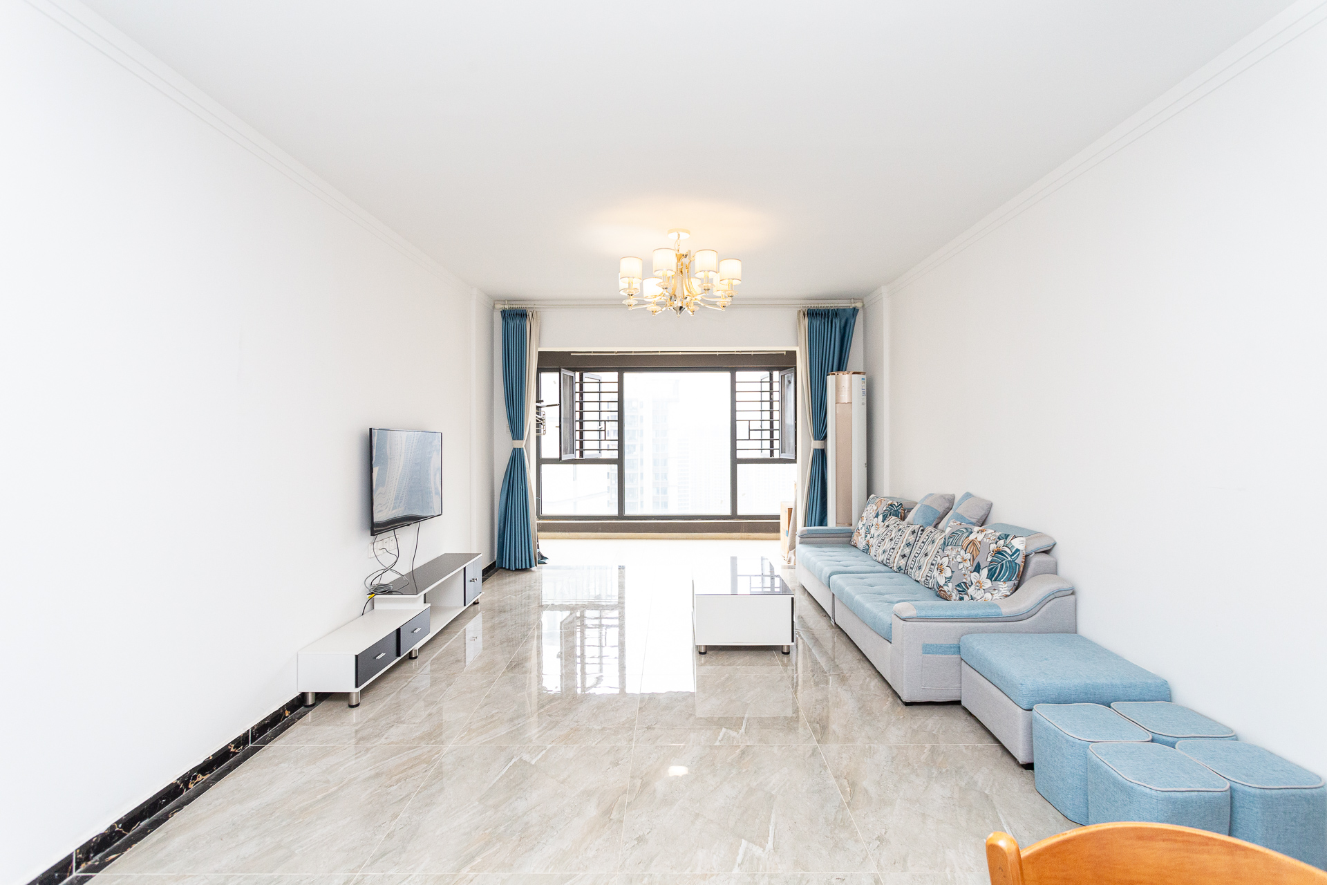 万润滨江天著 4室2厅2卫 122.0万 万润滨江天著 4室2厅2卫 122.0万客厅