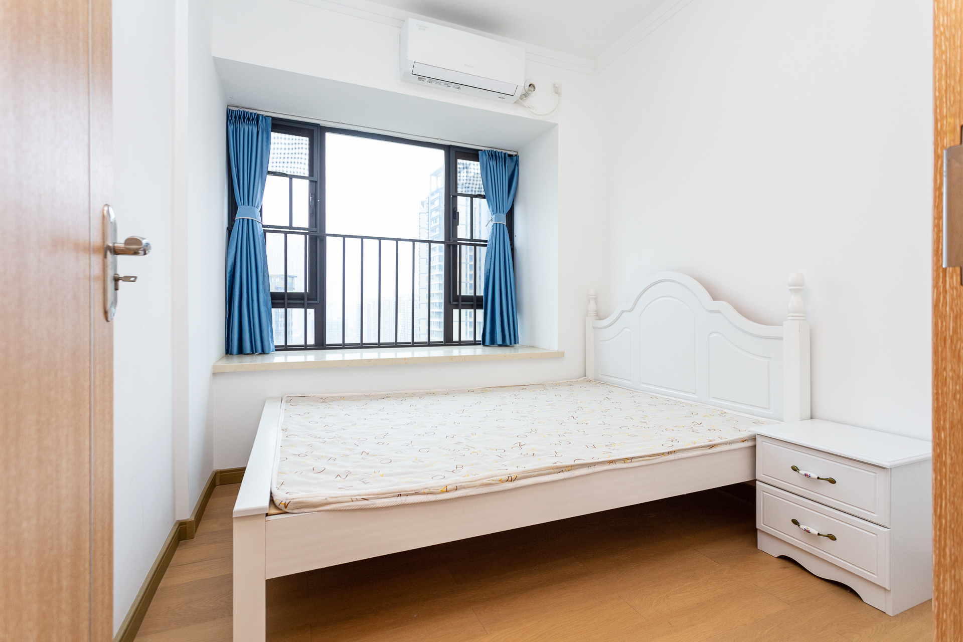 万润滨江天著 4室2厅2卫 122.0万 万润滨江天著 4室2厅2卫 122.0万卧室