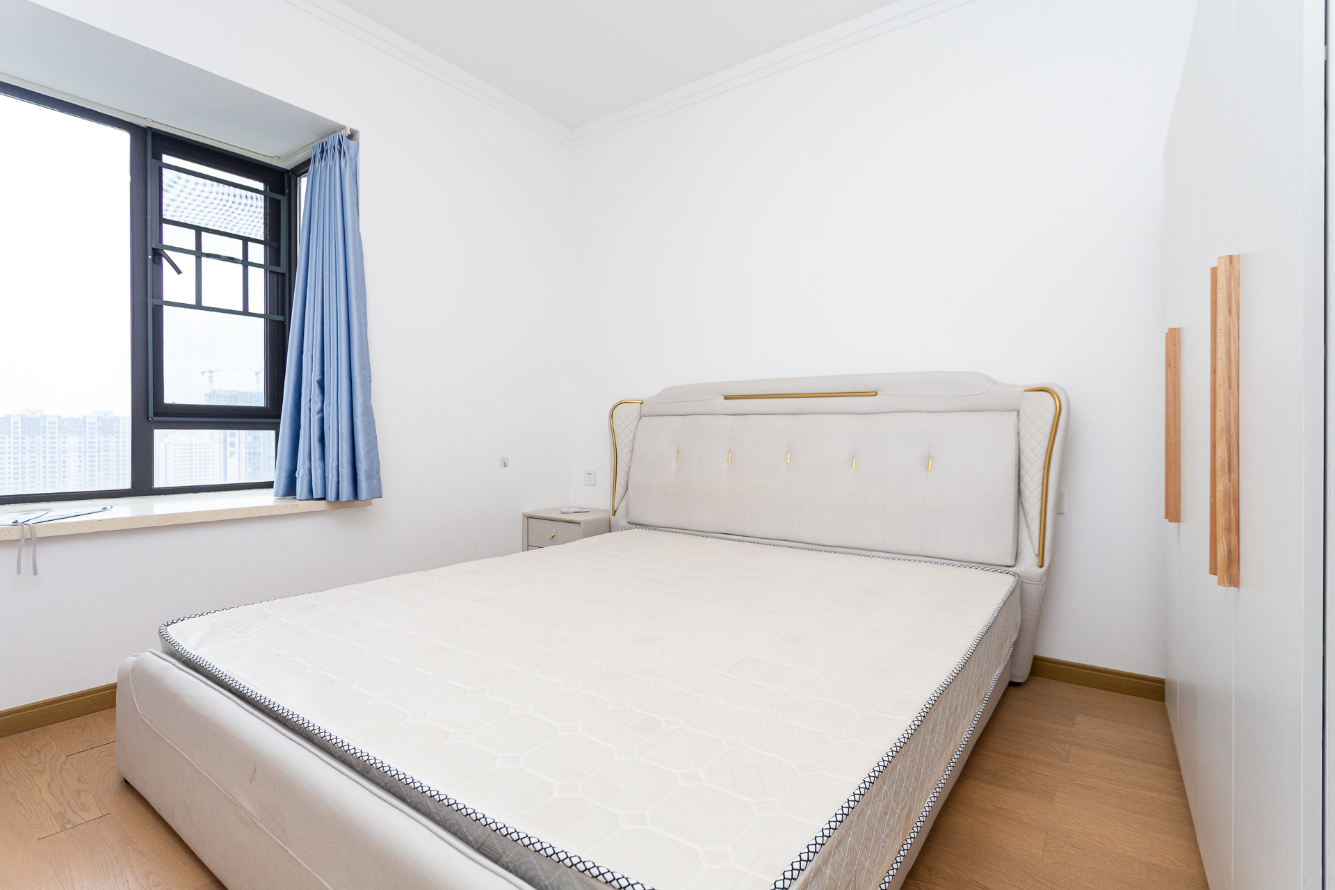 万润滨江天著 4室2厅2卫 122.0万 万润滨江天著 4室2厅2卫 122.0万卧室