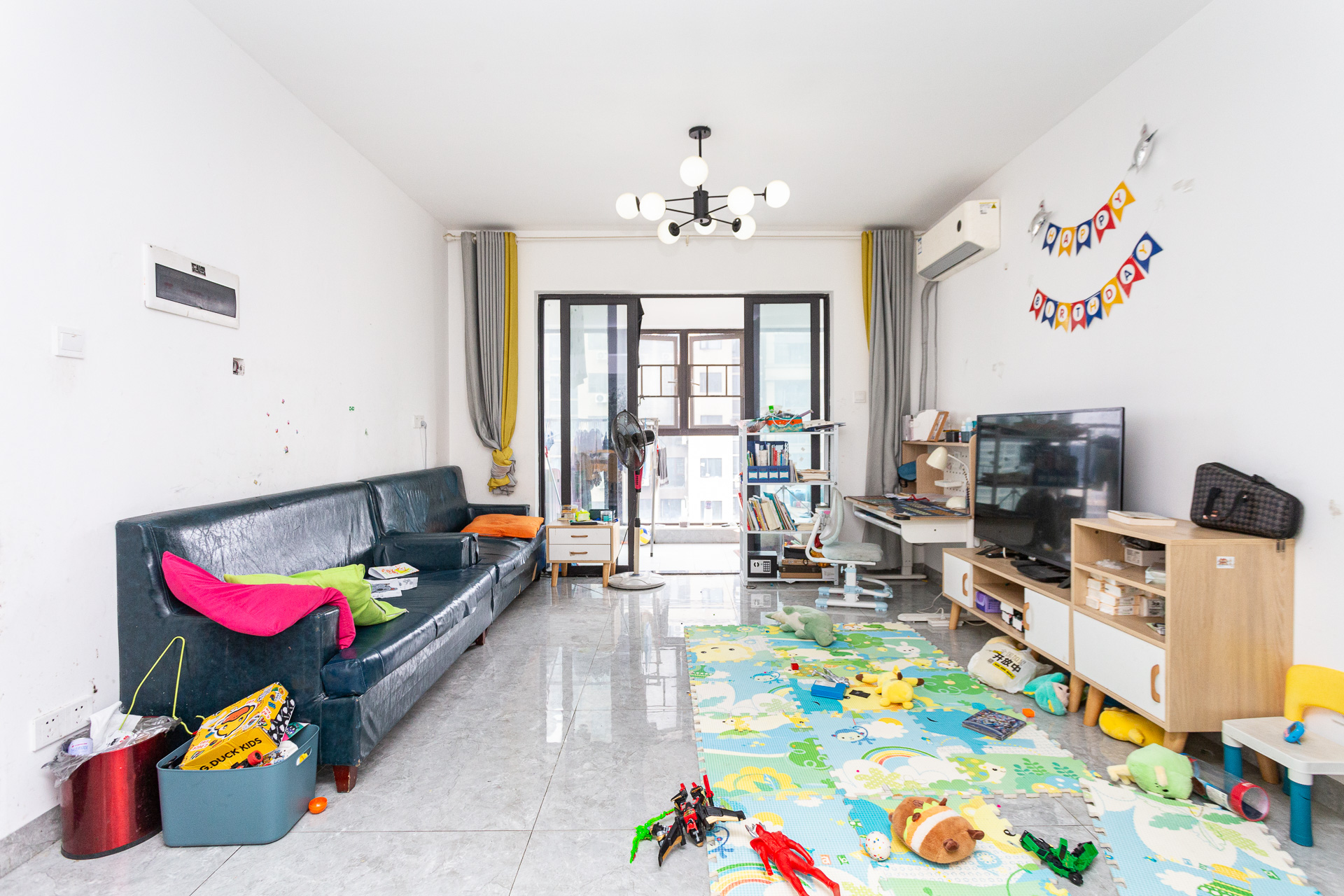 勤诚达境界城 4室2厅2卫 105.0万 勤诚达境界城 4室2厅2卫 105.0万客厅