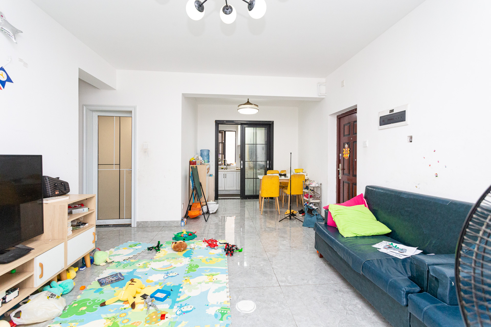 勤诚达境界城 4室2厅2卫 105.0万 勤诚达境界城 4室2厅2卫 105.0万客厅