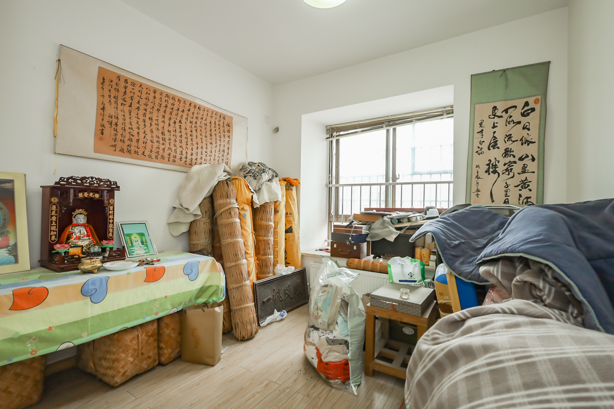西岸润泽府  5室2厅2卫   196.00万卧室