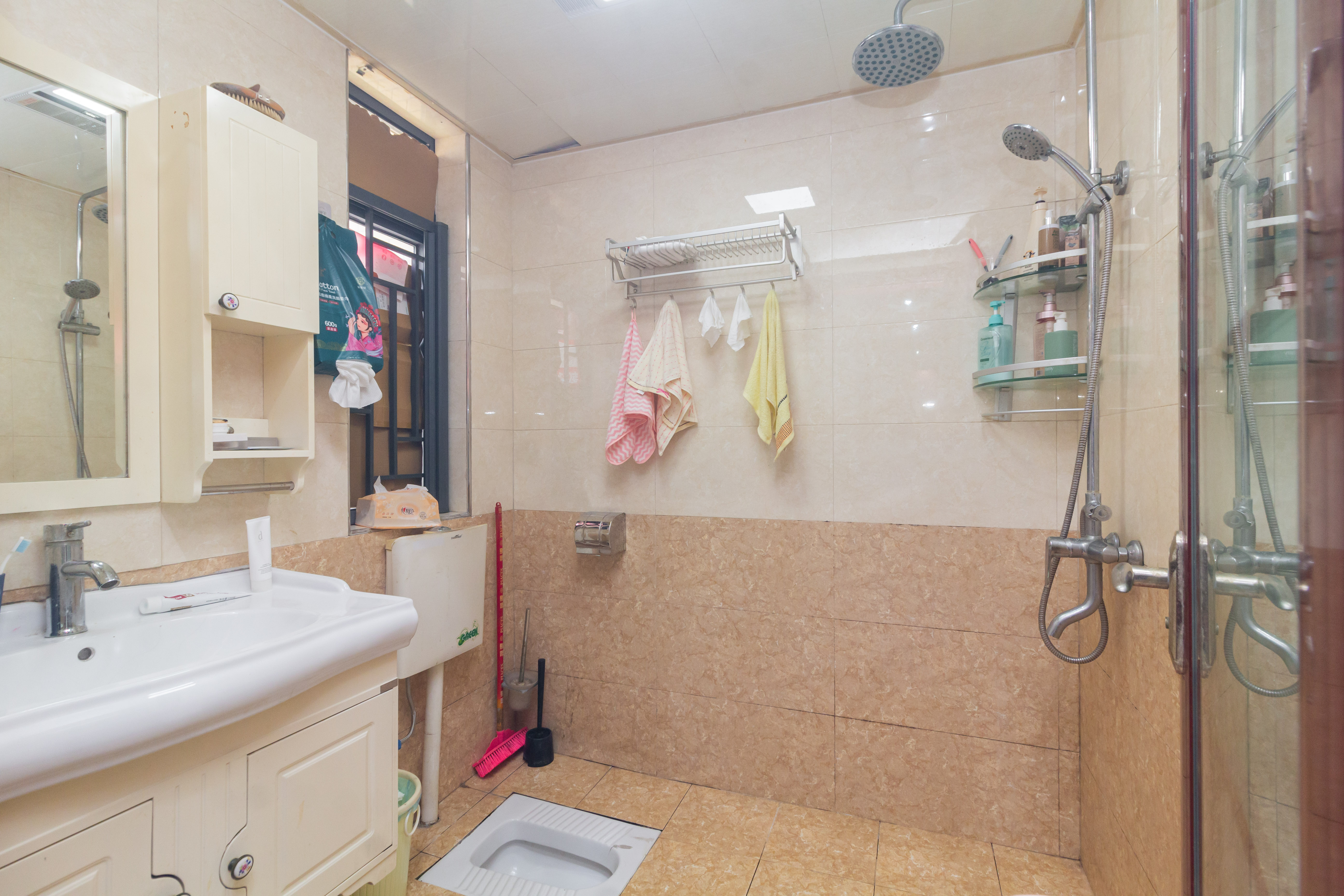 中国铁建国际城一期  2室2厅1卫    56.0万卫生间