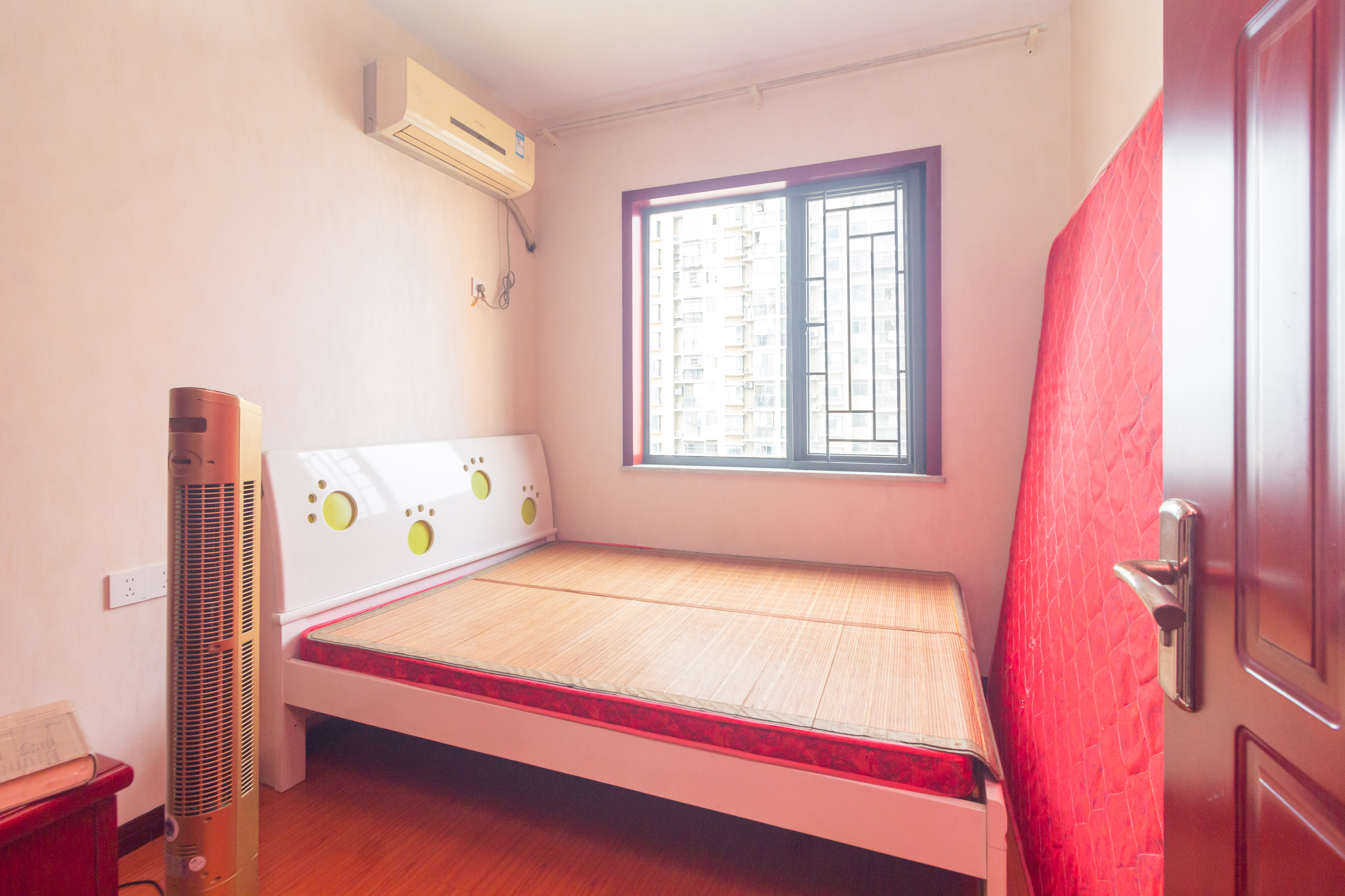 中国铁建国际城一期  2室2厅1卫    56.0万卧室