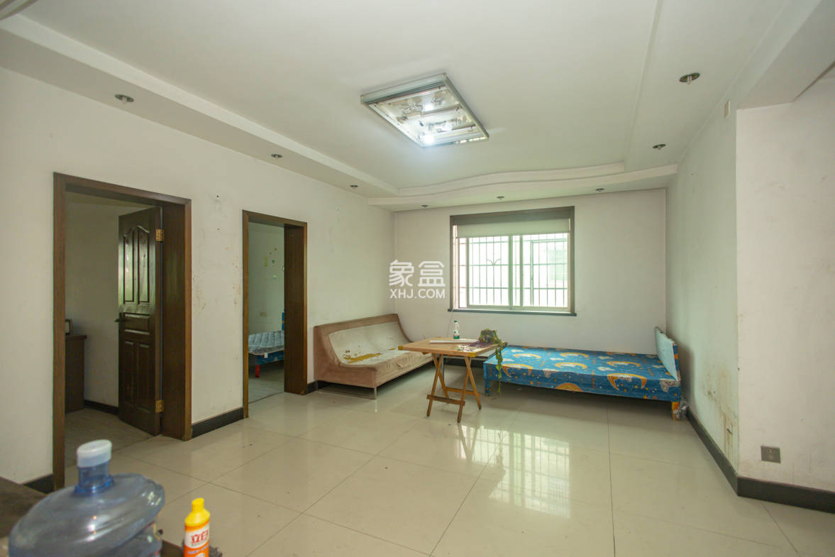 中南汽车世界 3室2厅1卫 42.80万 中南汽车世界 3室2厅1卫 42.80万客厅