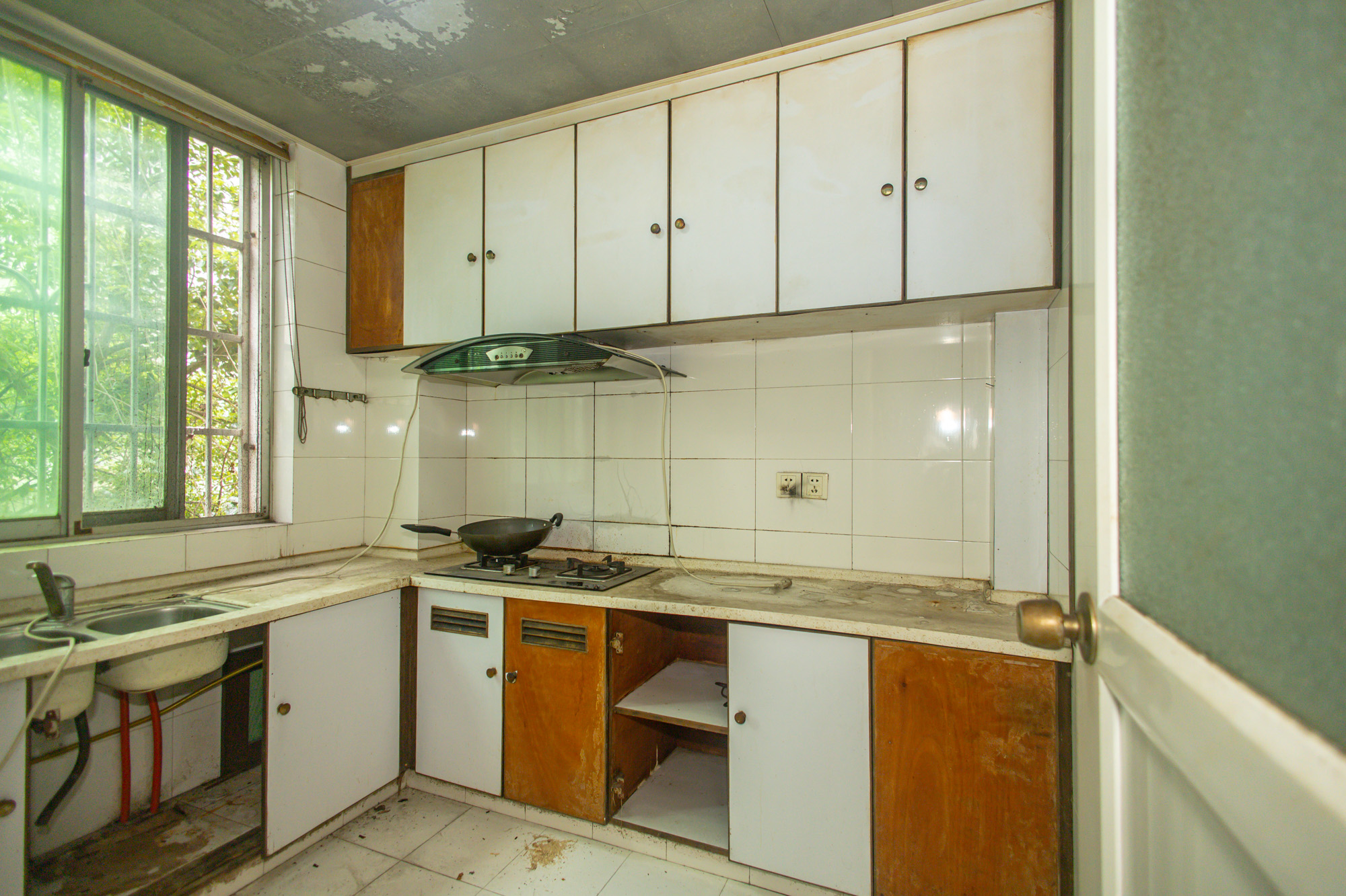 中南汽车世界 3室2厅1卫 42.80万 中南汽车世界 3室2厅1卫 42.80万厨房