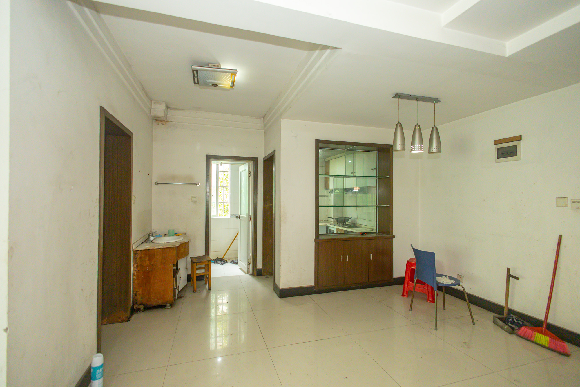 中南汽车世界 3室2厅1卫 42.80万 中南汽车世界 3室2厅1卫 42.80万其他