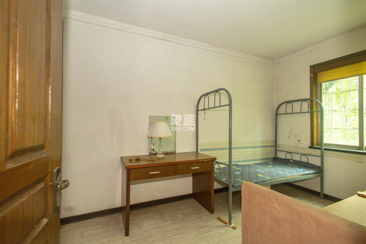 中南汽车世界 3室2厅1卫 42.80万 中南汽车世界 3室2厅1卫 42.80万卧室